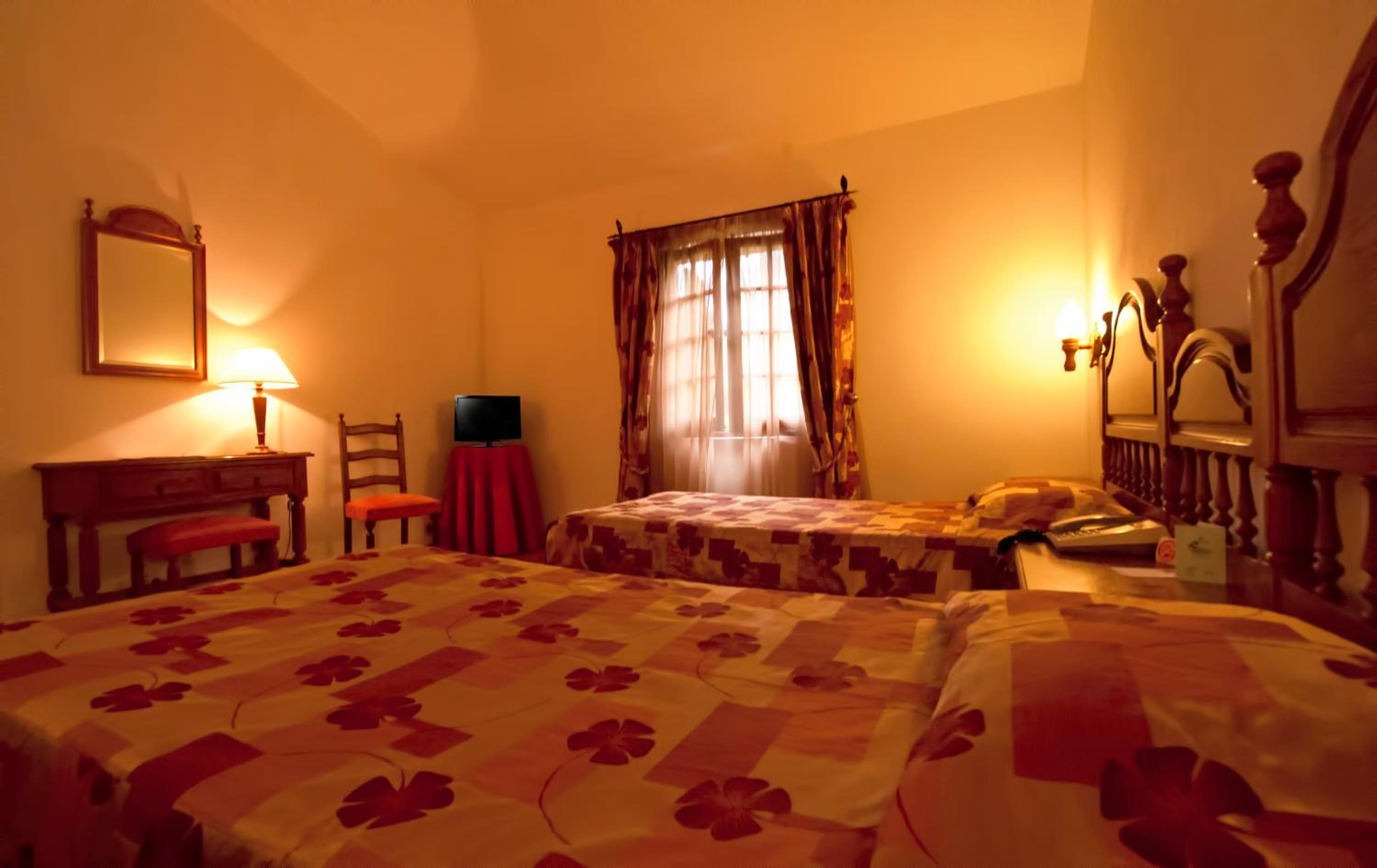 Twin Room - Photo 3