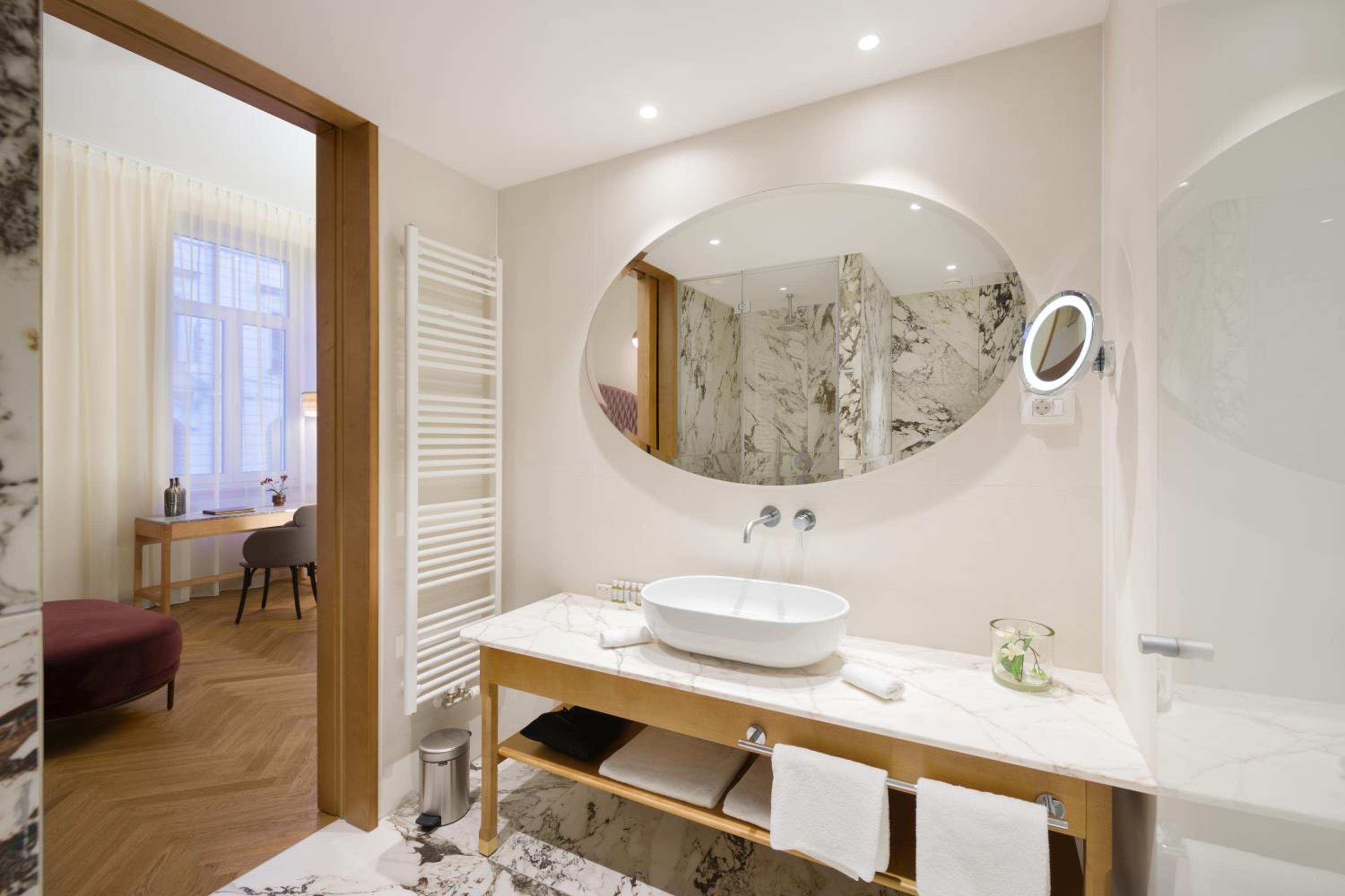Grand Deluxe Double Room - Photo 10