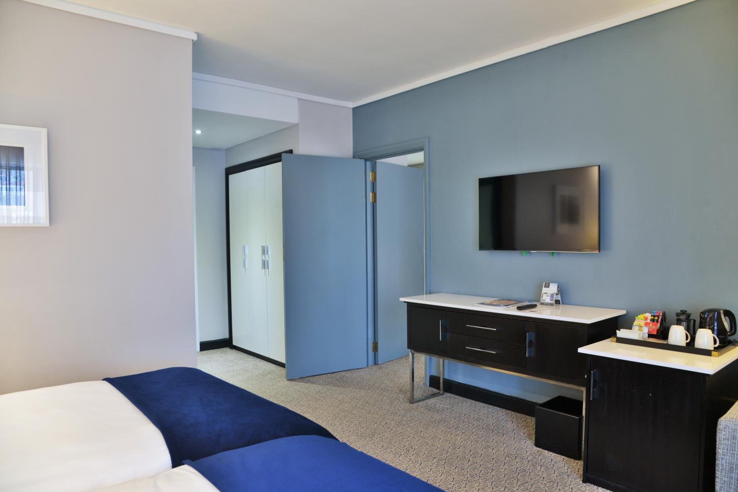 Family Twin Room - Photo 3