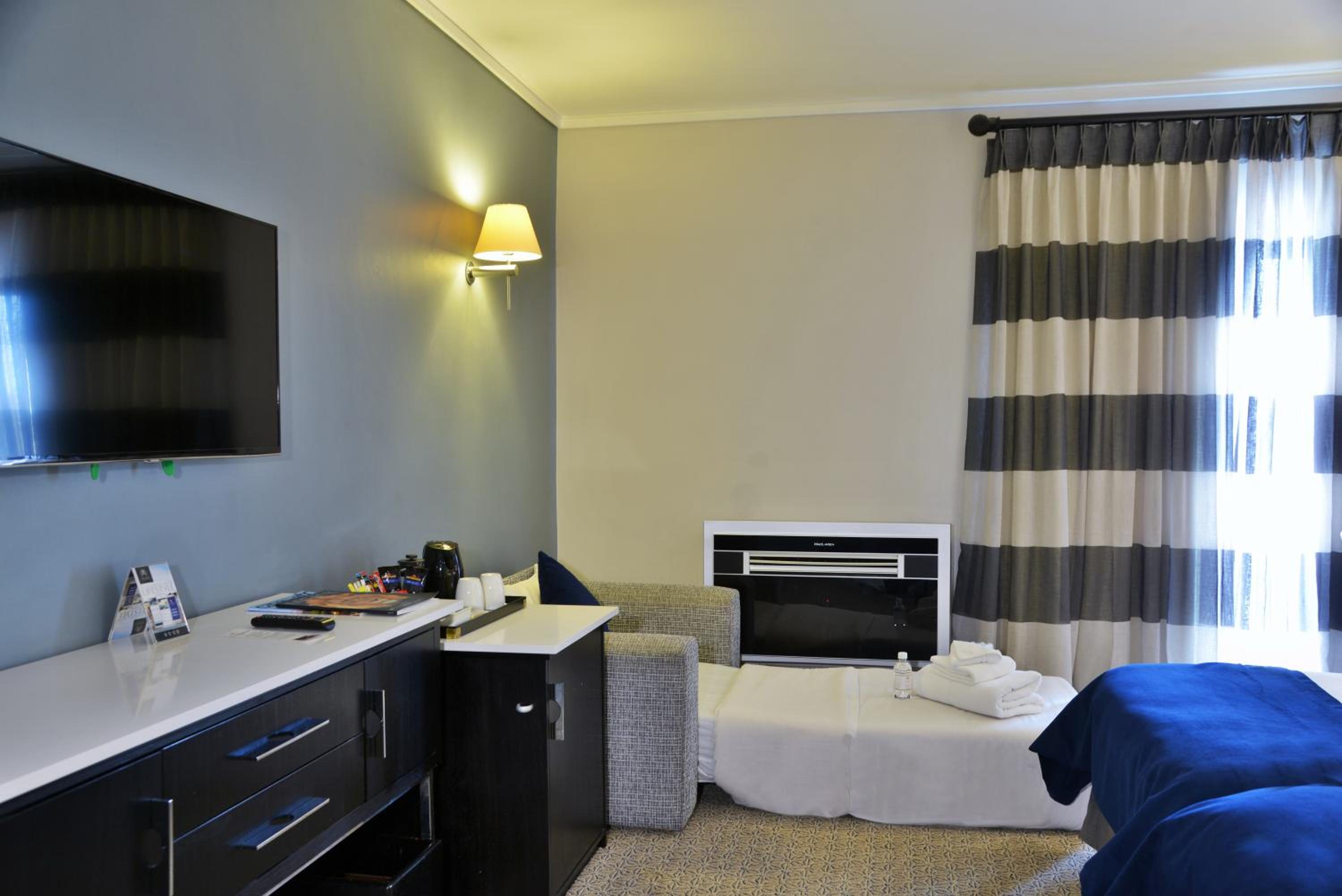 Family Twin Room - Photo 9