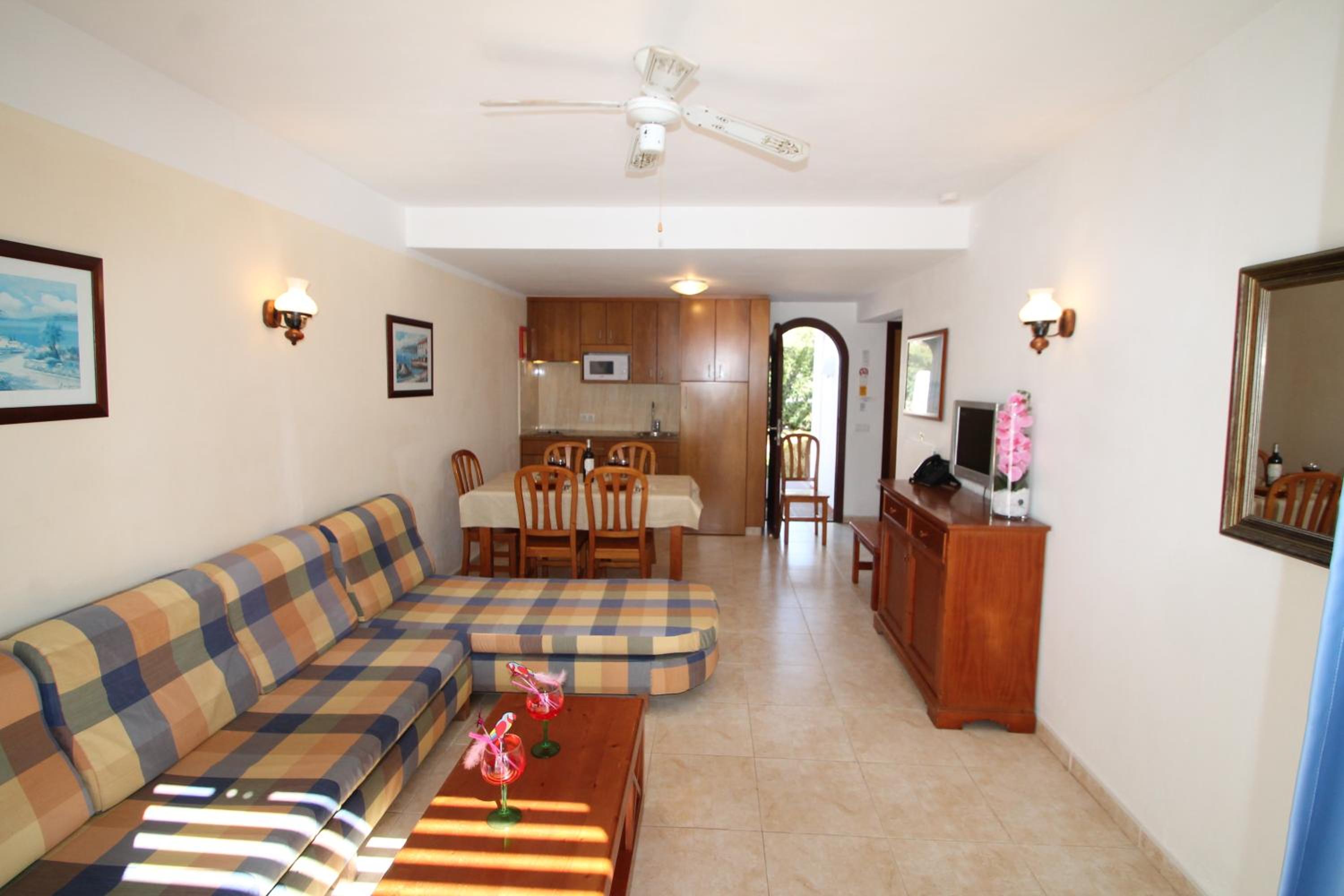 Apartamento de Dos Habitaciones con Aire Acondicionado