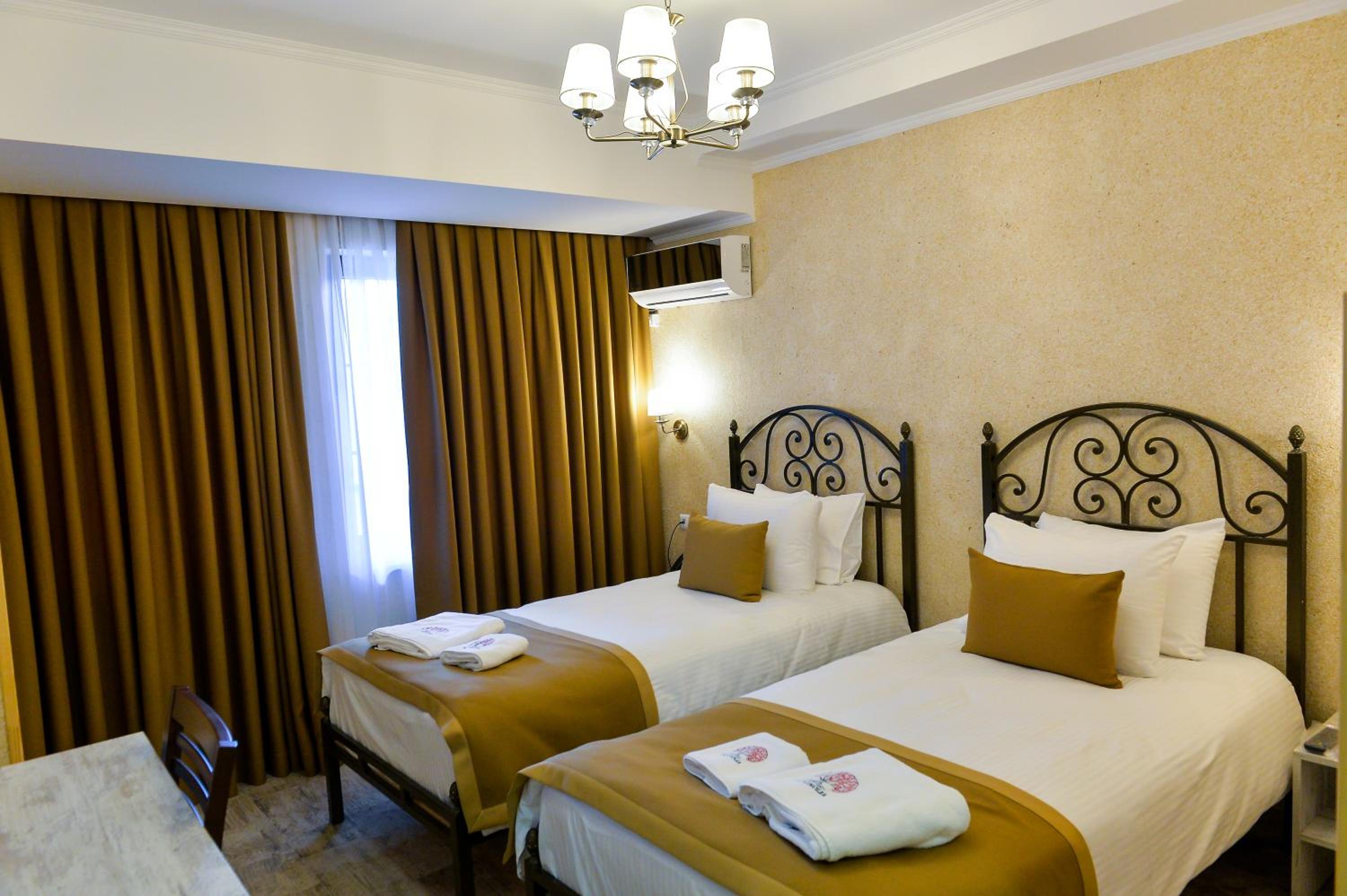 Twin Room with Balcony photo 2