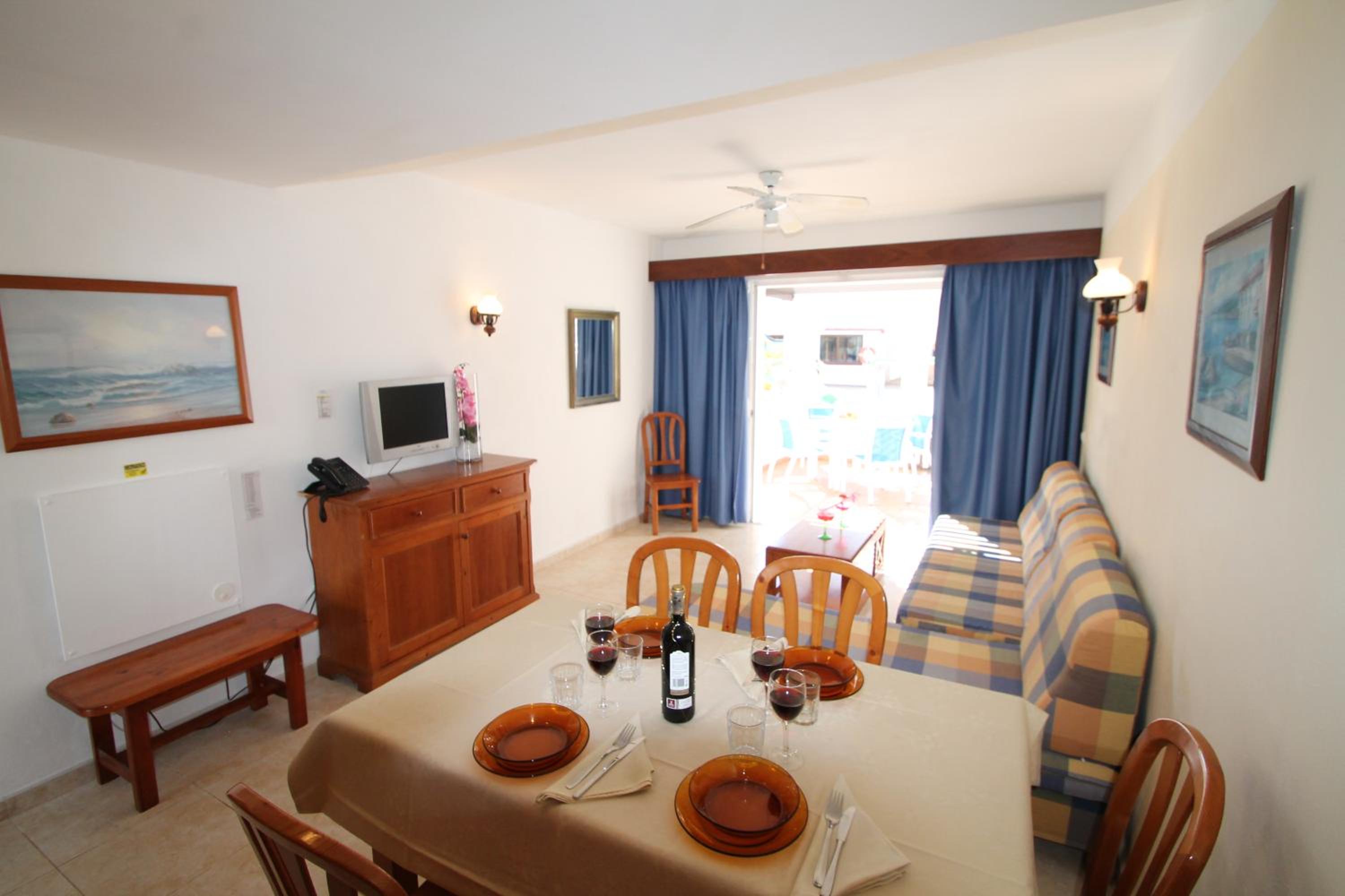 Apartamento de Dos Habitaciones con Aire Acondicionado Apartamento de Dos Habitaciones con Aire Acondicionado