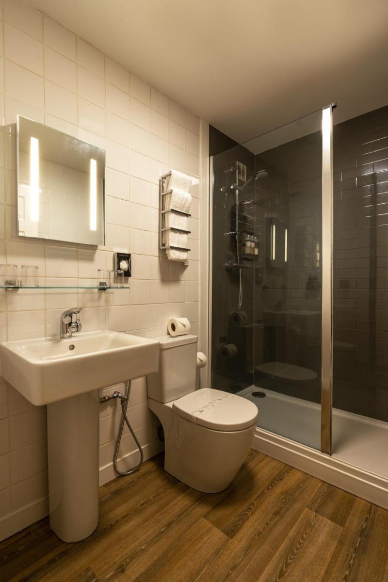 Standard Suite - Photo 5
