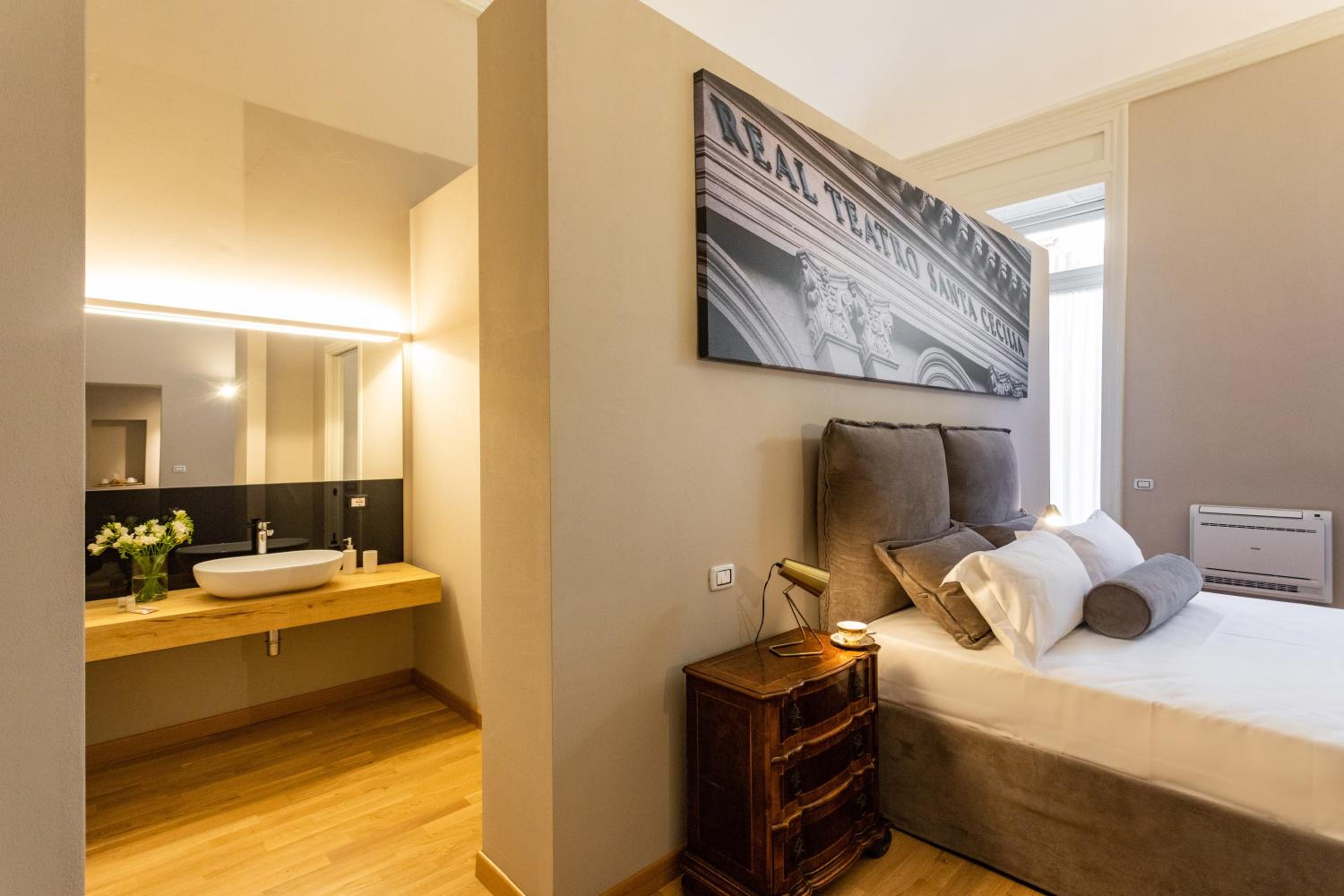 Deluxe Suite - Photo 5