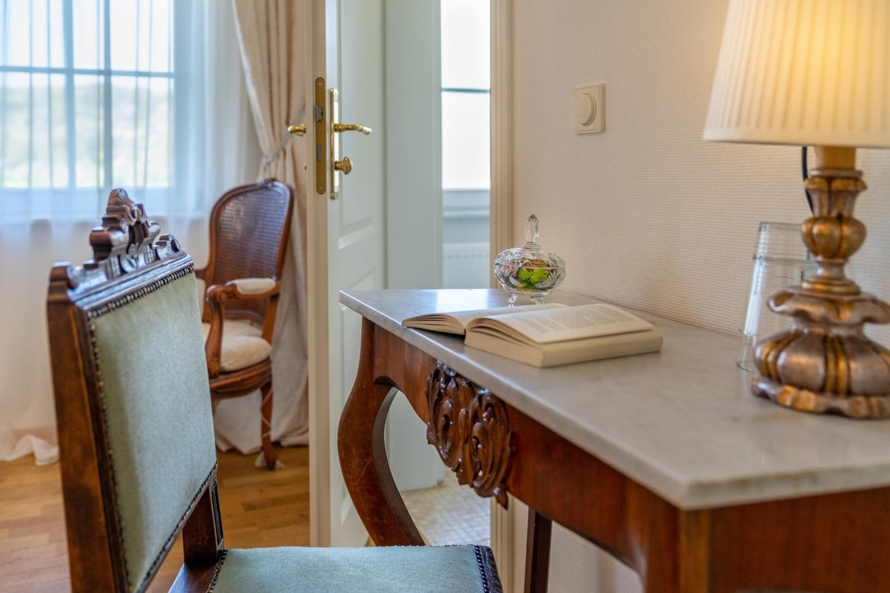 Double Room with River View - Photo 3