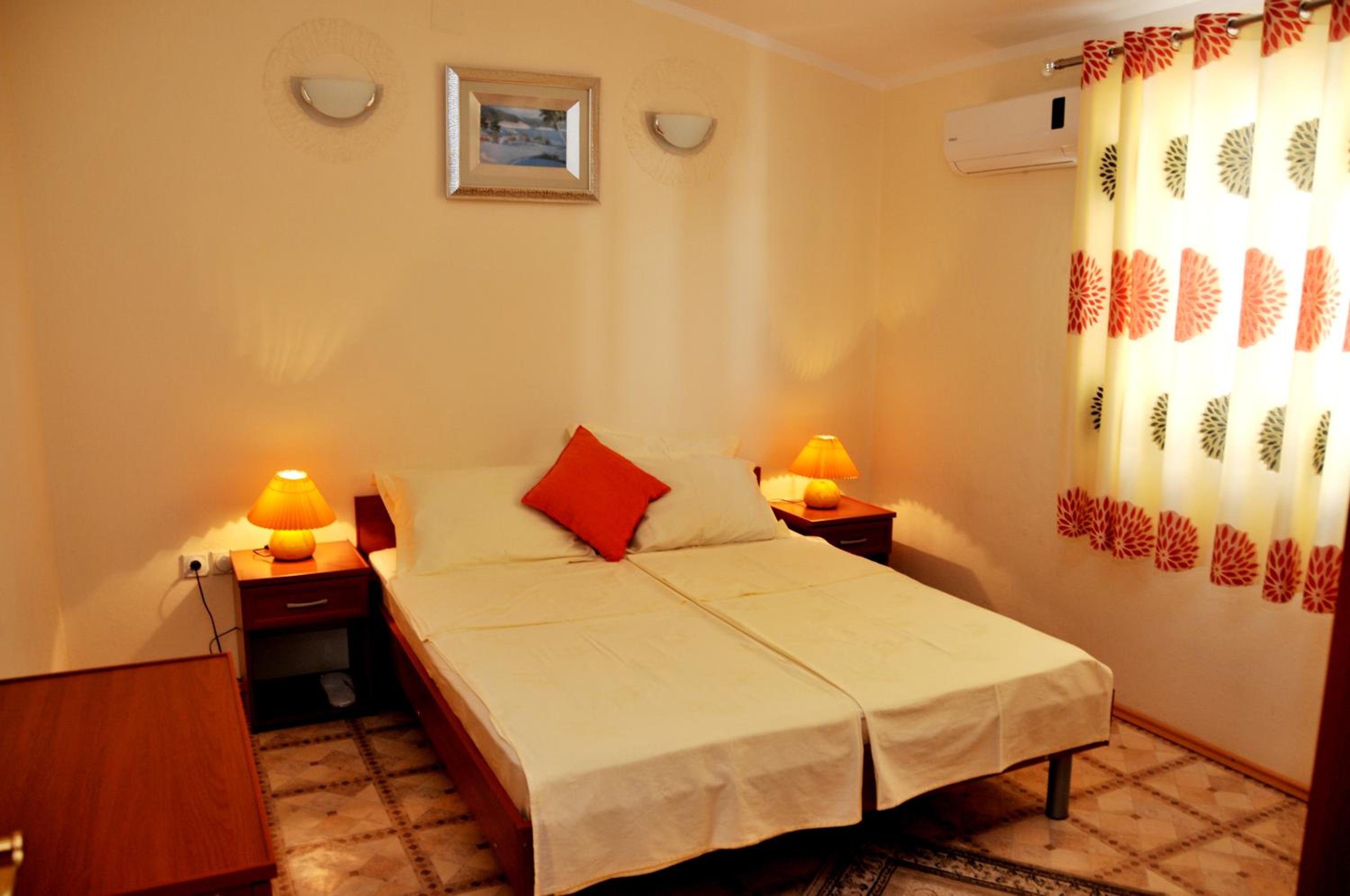 Luxury Two-Bedroom Apartment with Spa Bath and Terrace  - Photo 6