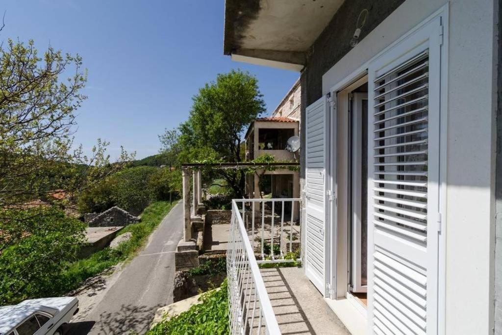 One-Bedroom Apartment with Balcony photo 2