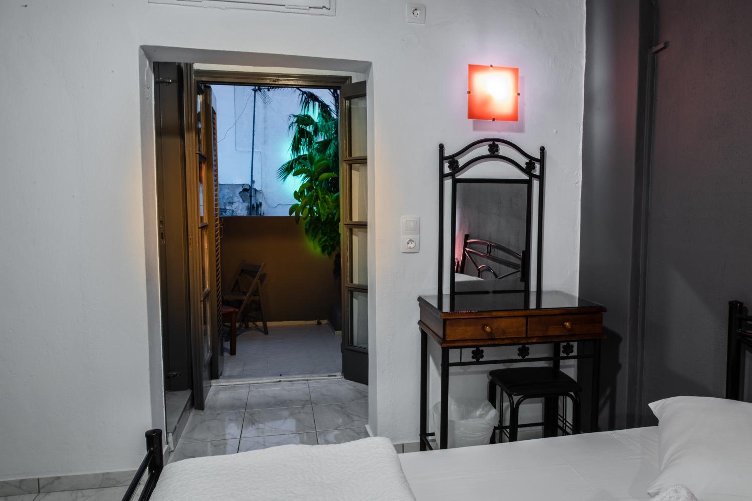 Double Room - Photo 4