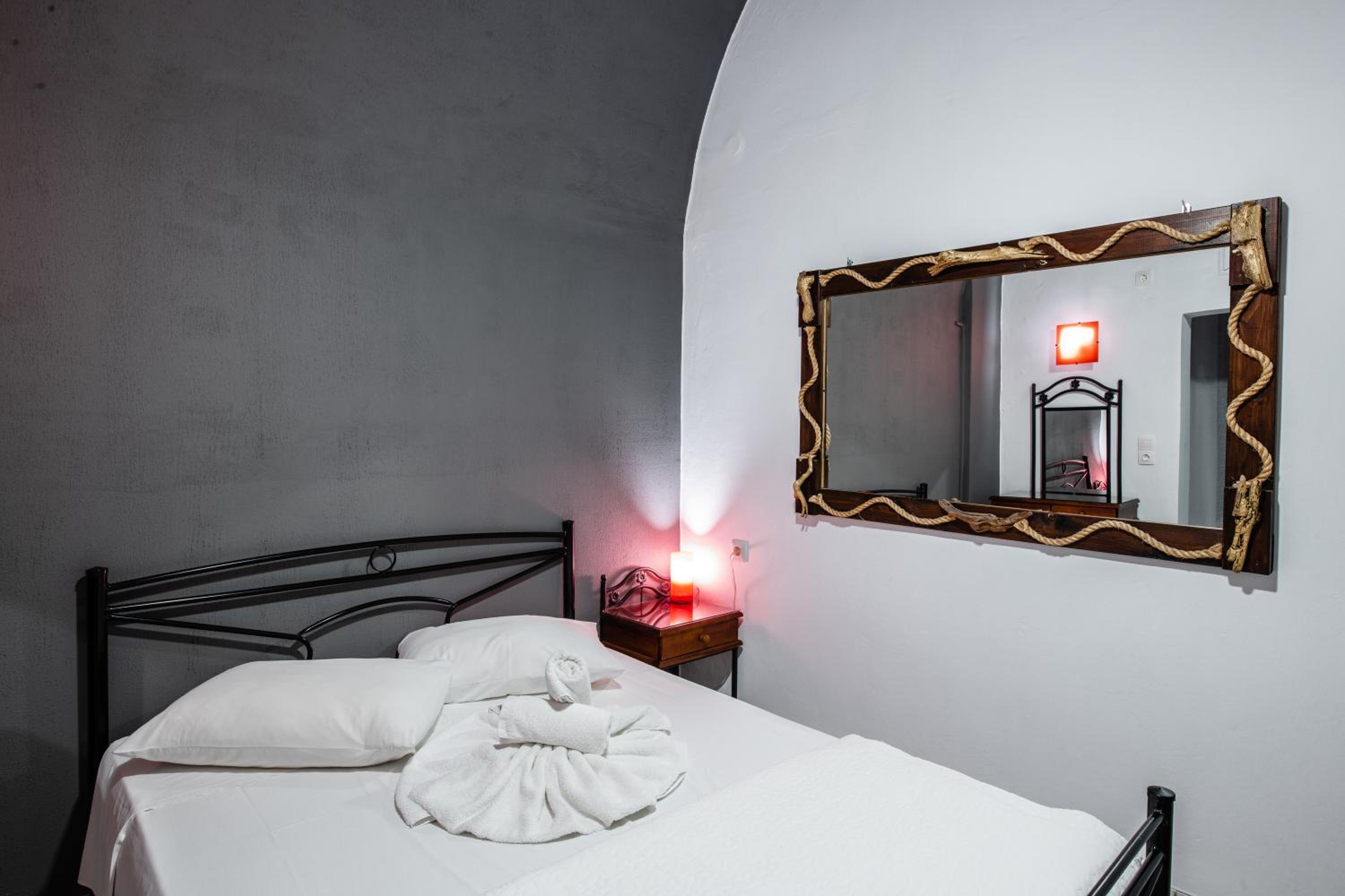 Double Room - Photo 6