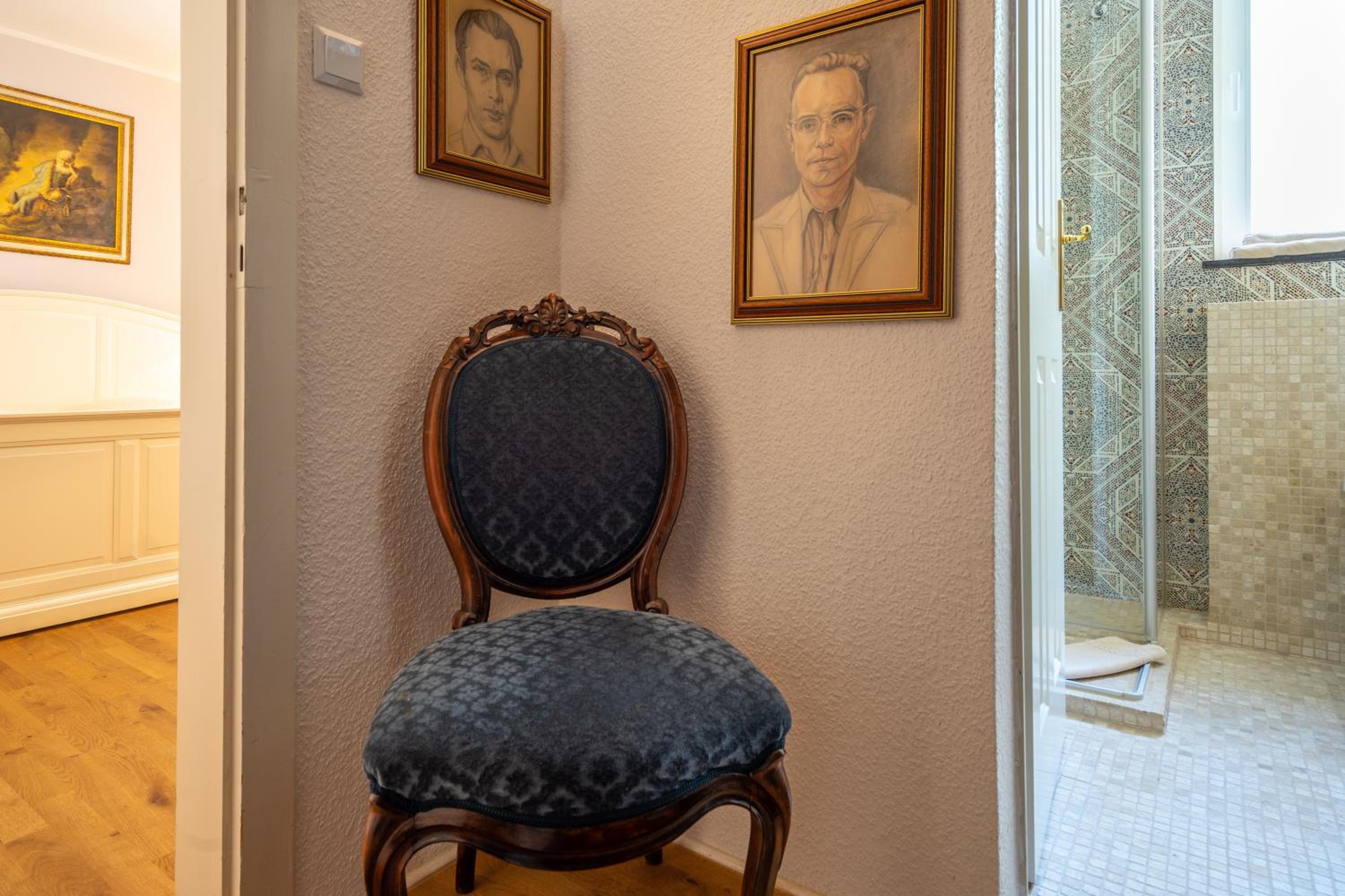 Double Room - Photo 10