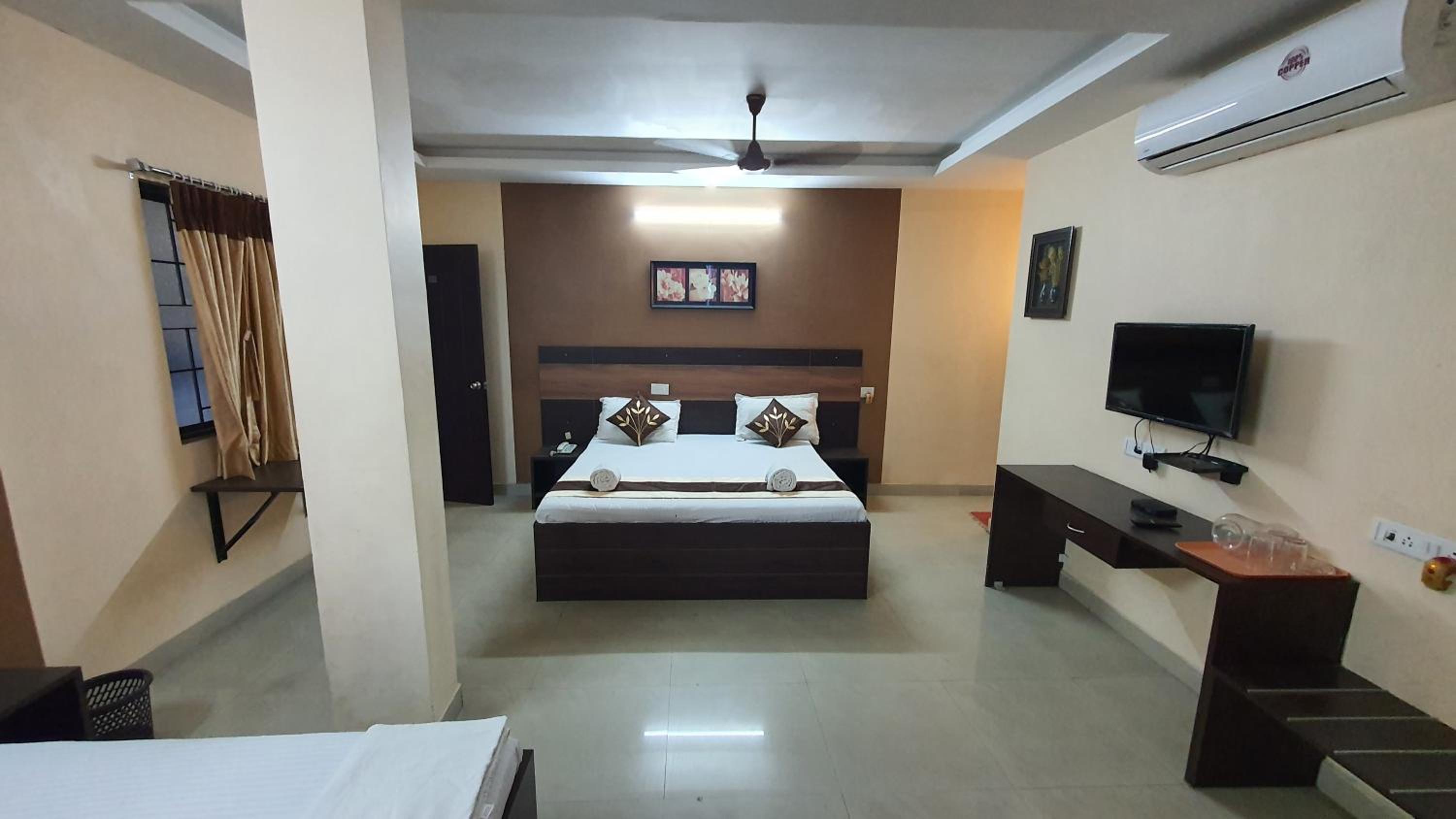 Deluxe Family Room - Photo 9