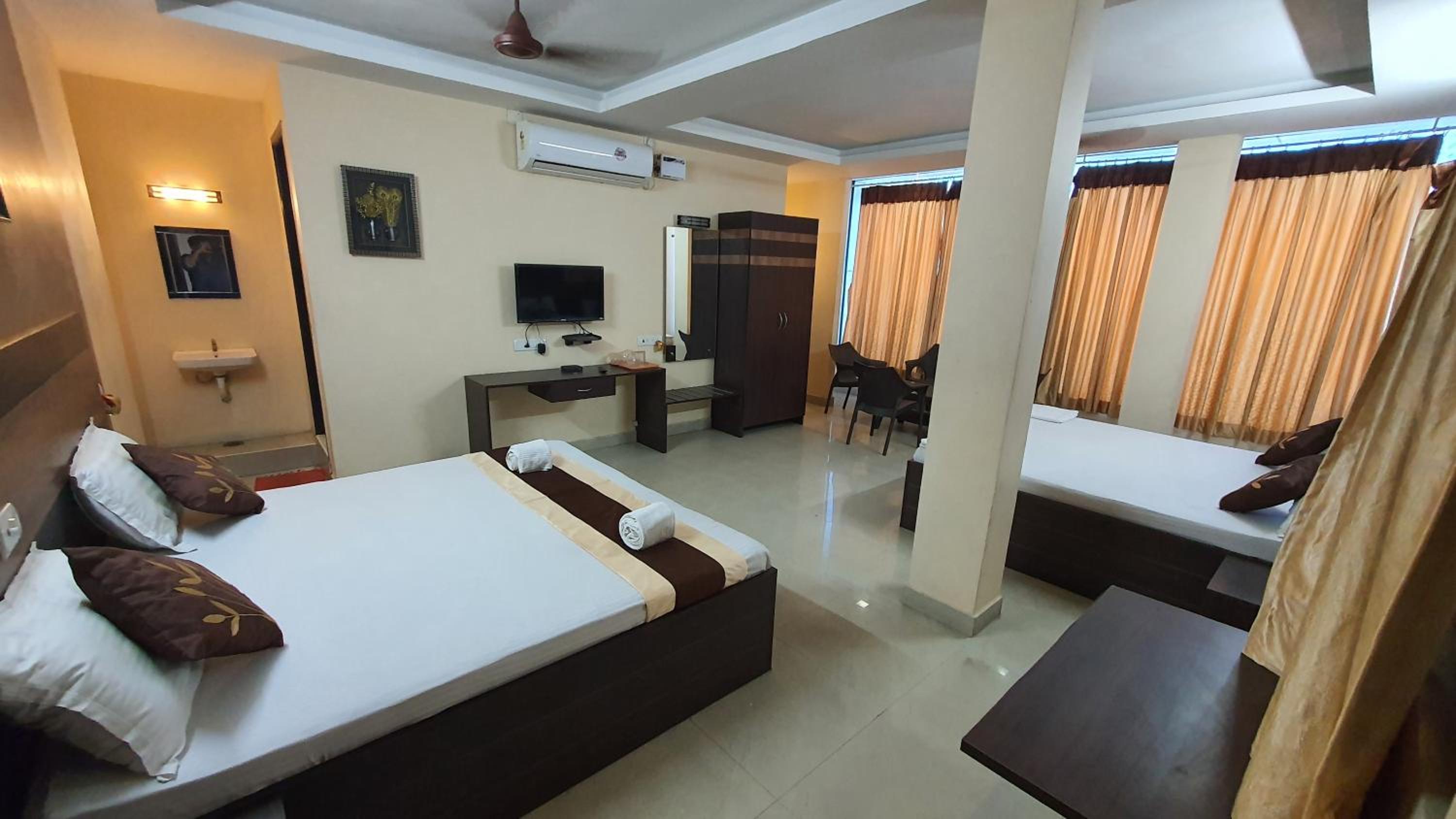 Deluxe Family Room - Photo 8