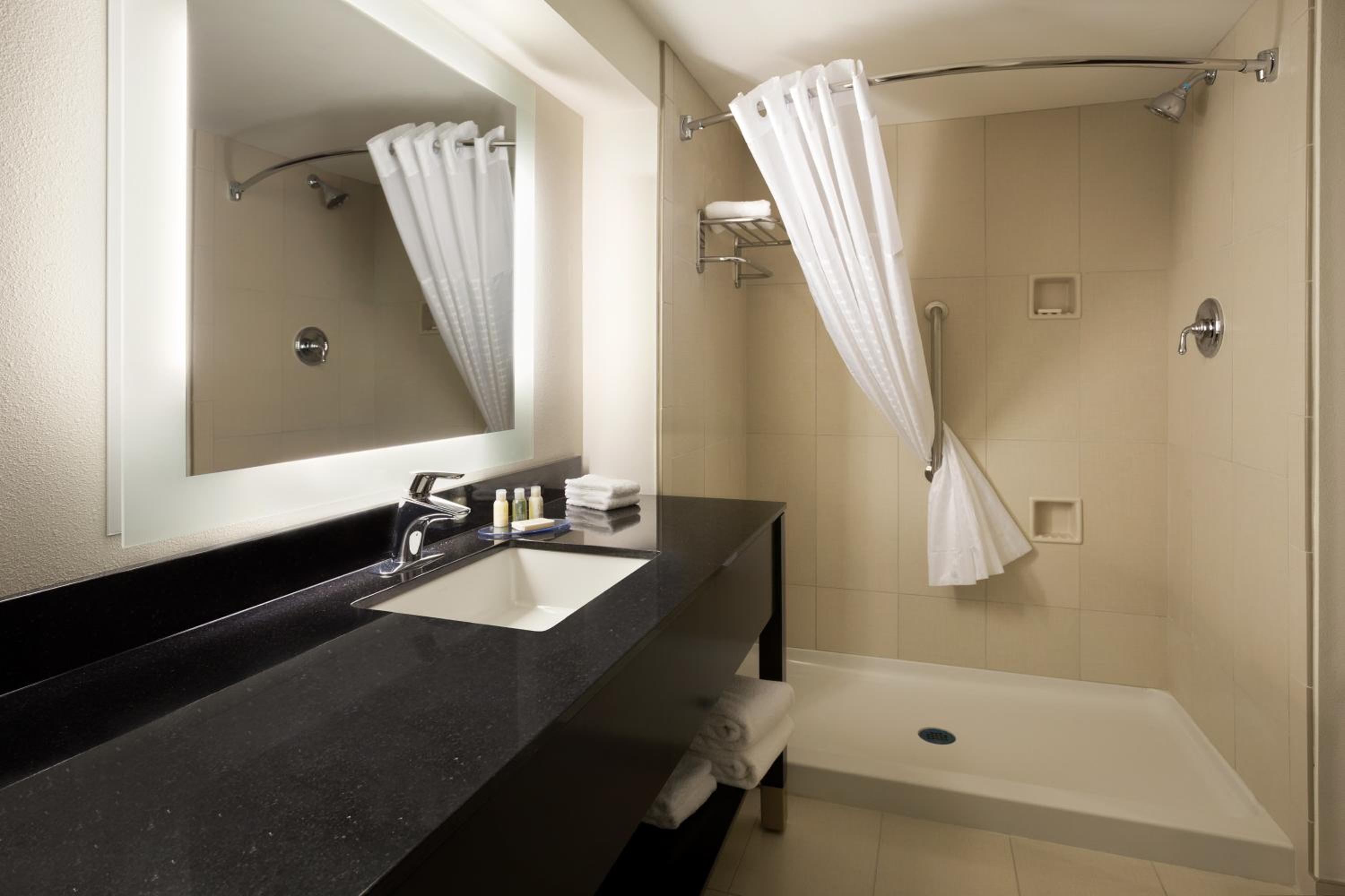 King Room - Disability Access/Non-Smoking photo 2