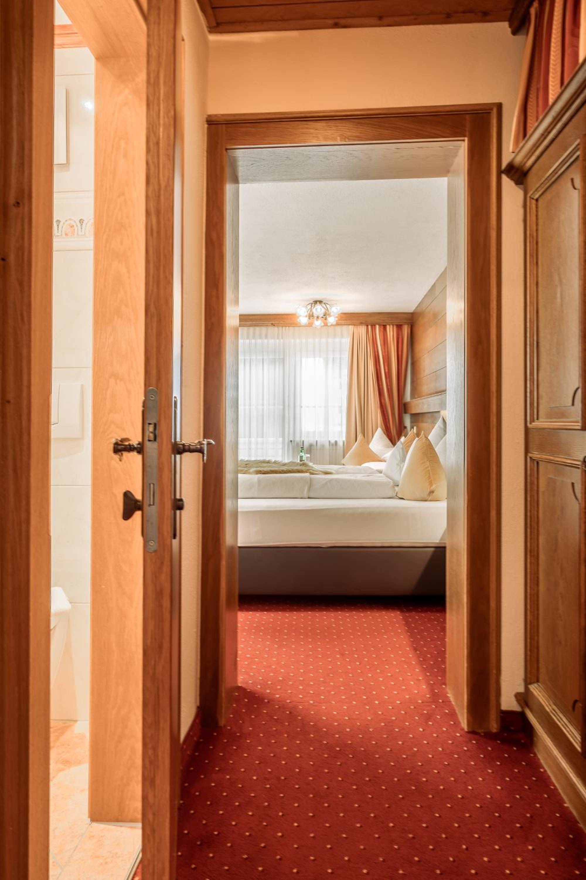 Comfort Triple Room with Shower photo 2