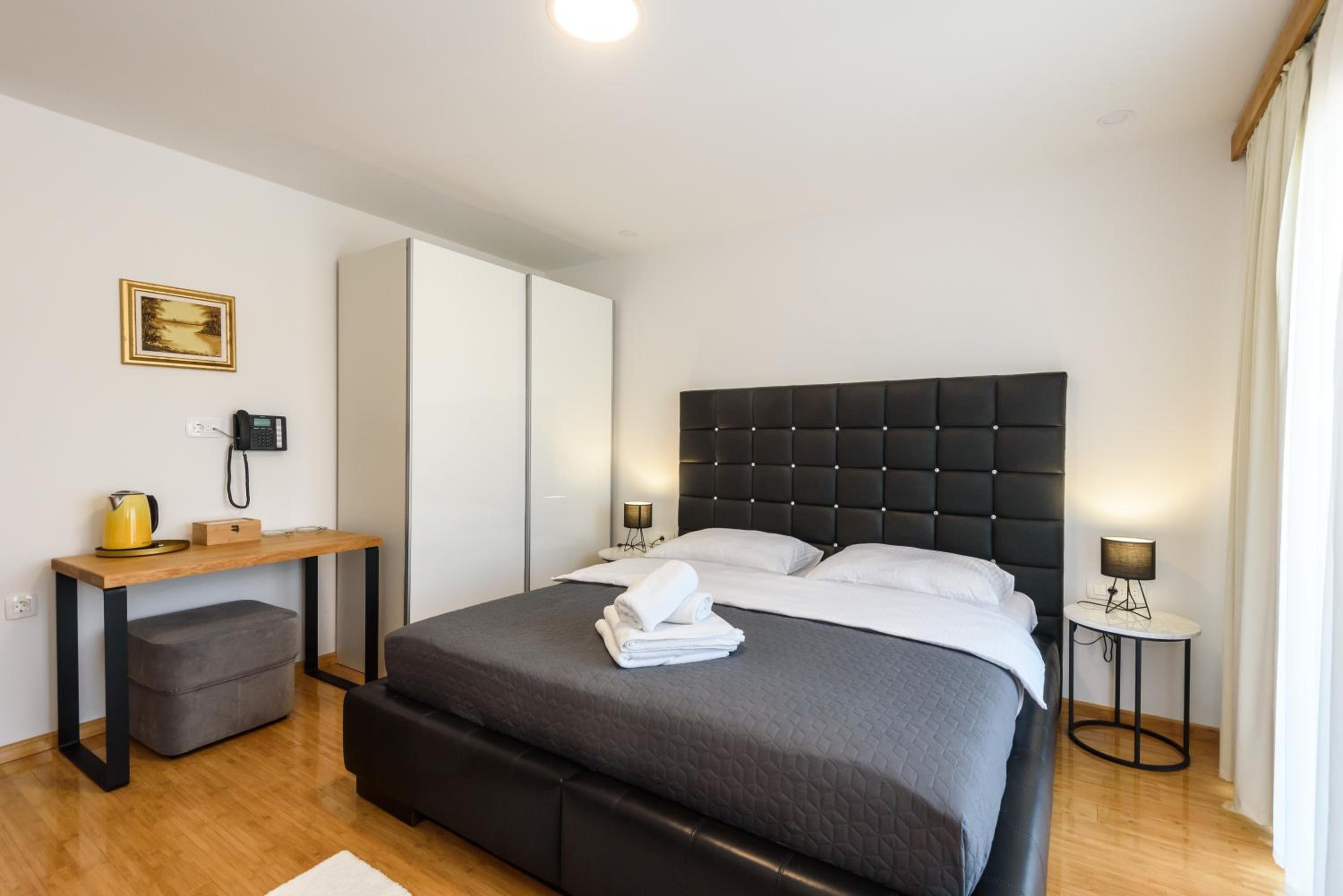 Deluxe Double Room with Balcony - Photo 1