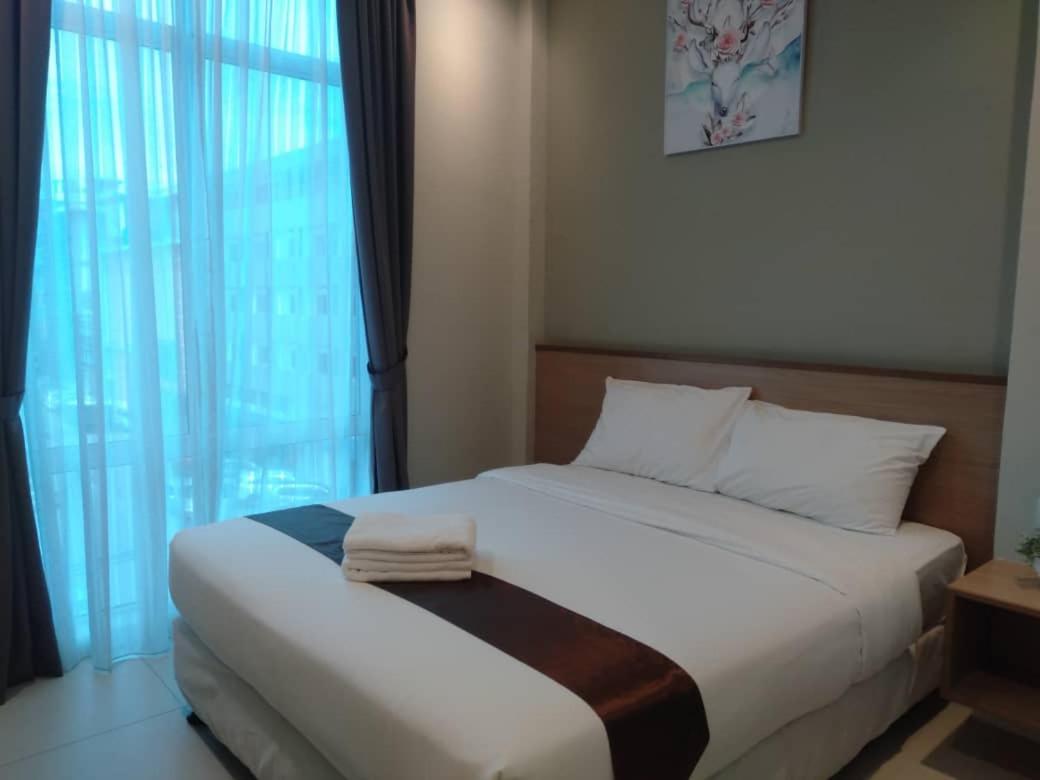 Deluxe Queen Room