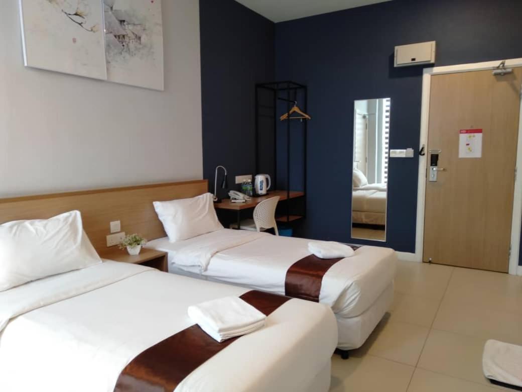 Standard Twin Room - Photo 2