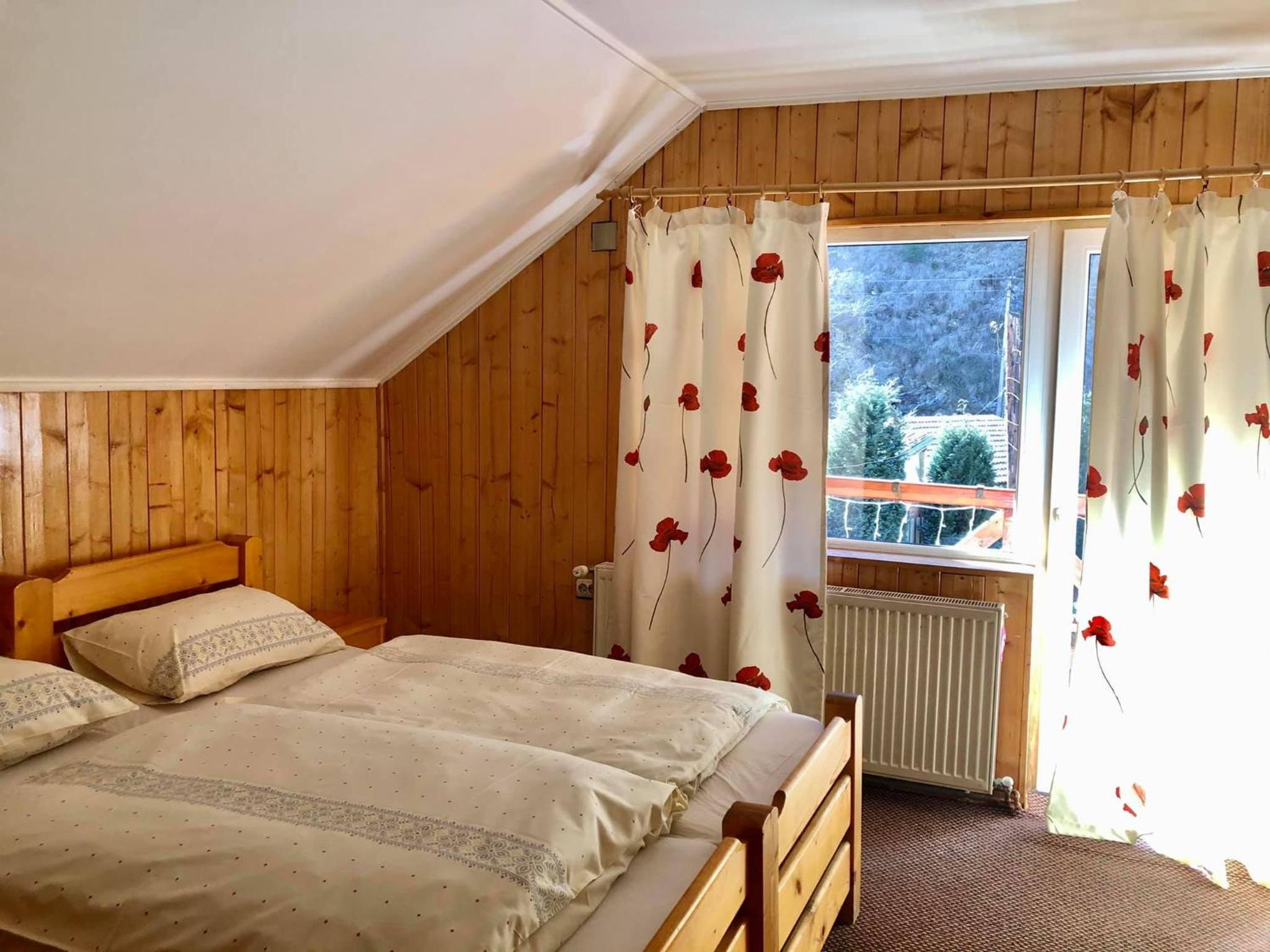Eight-Bedroom House - Photo 1