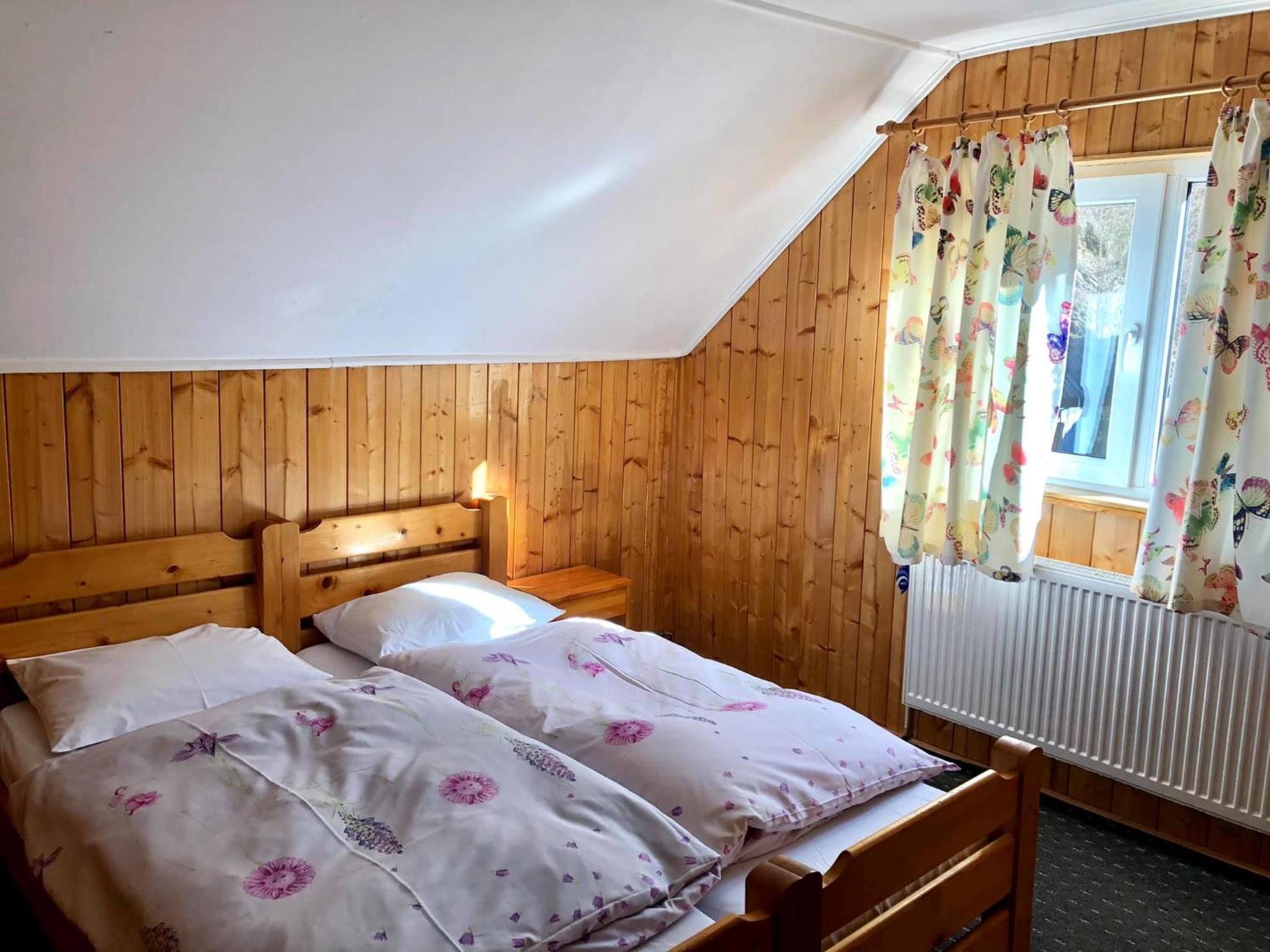 Eight-Bedroom House - Photo 3