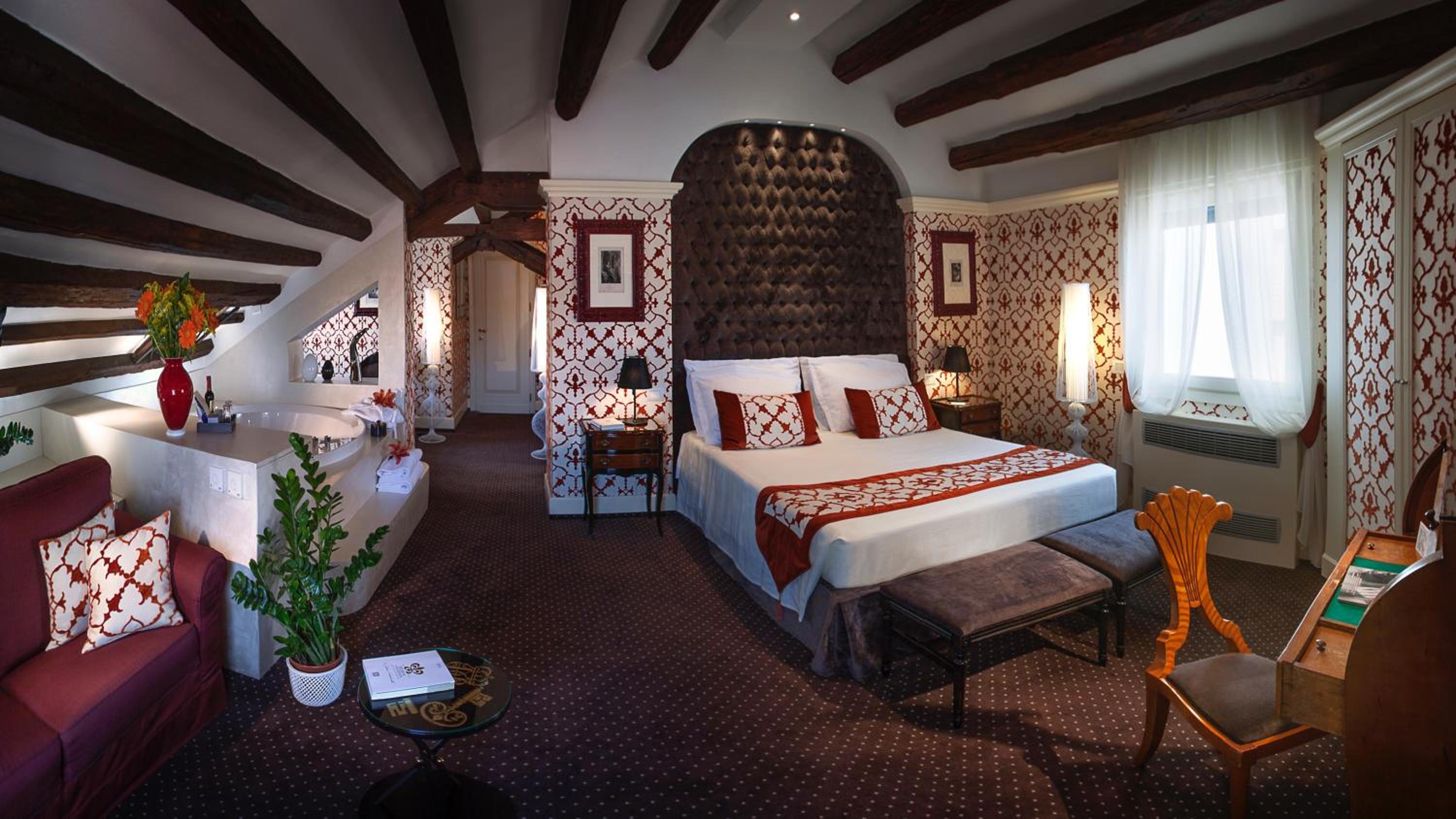 Junior Suite with Lagoon View (2 Adults) thumbnail 5