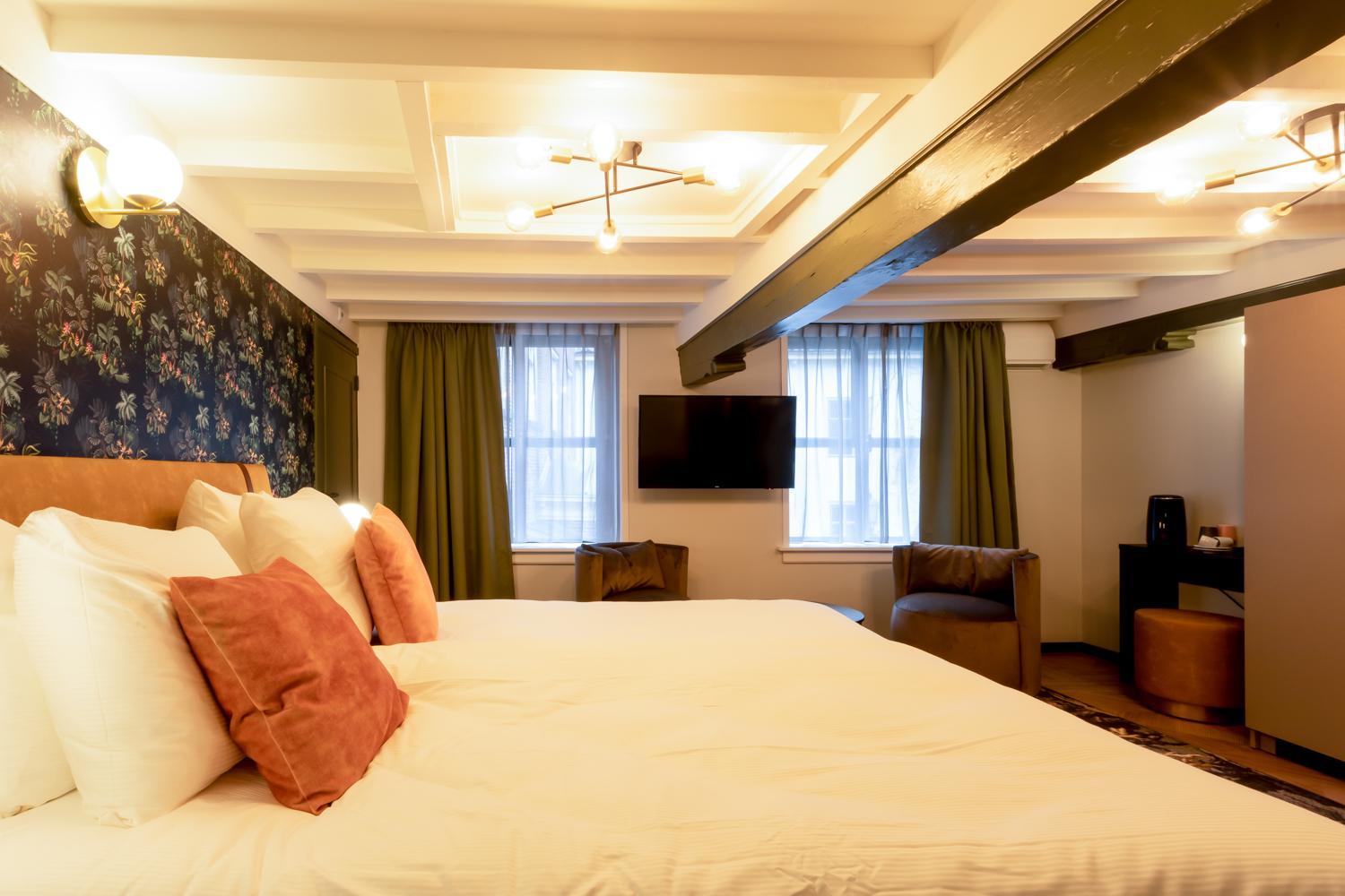 Deluxe Suite photo 2