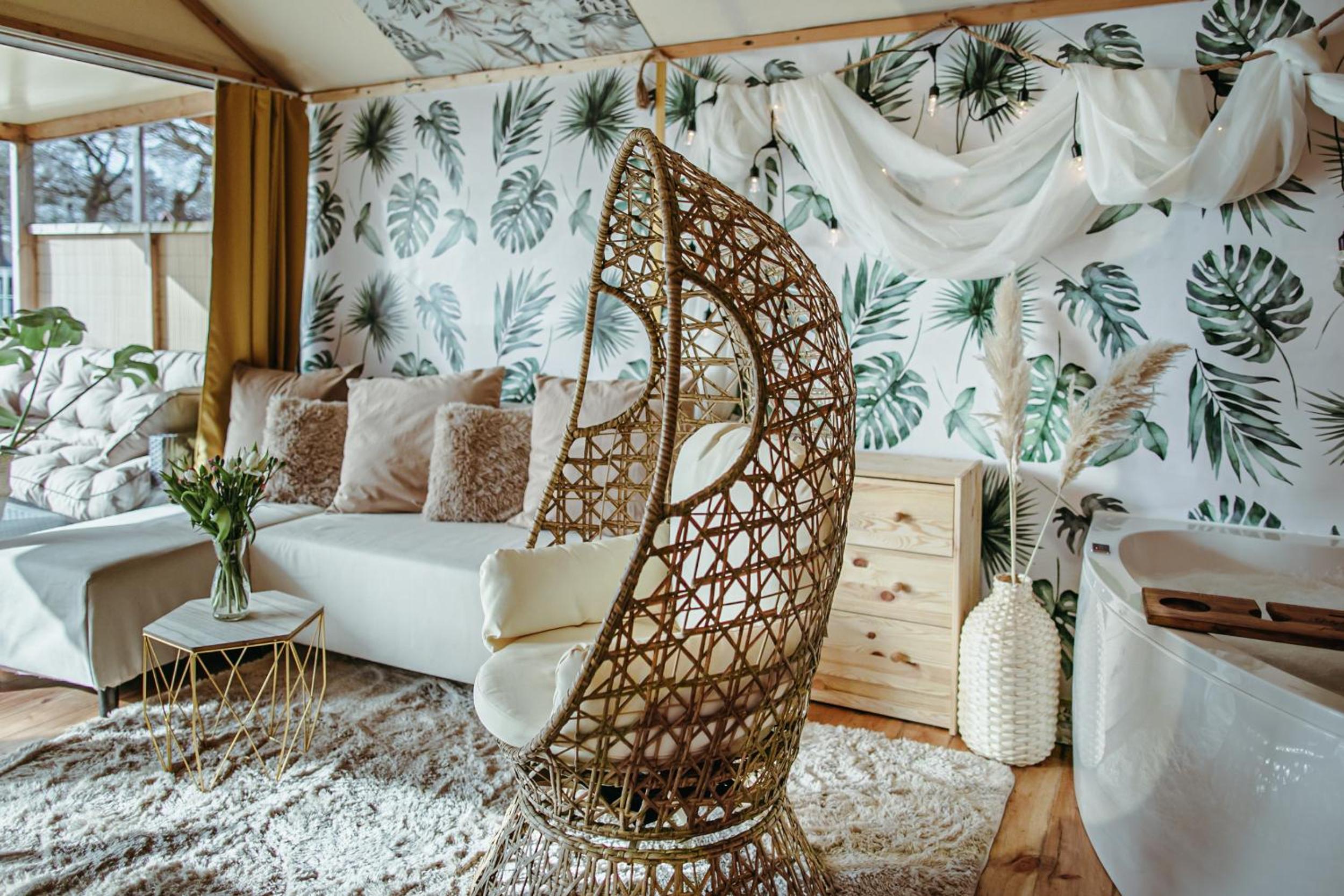 One-Bedroom Cottage with Jacuzzi