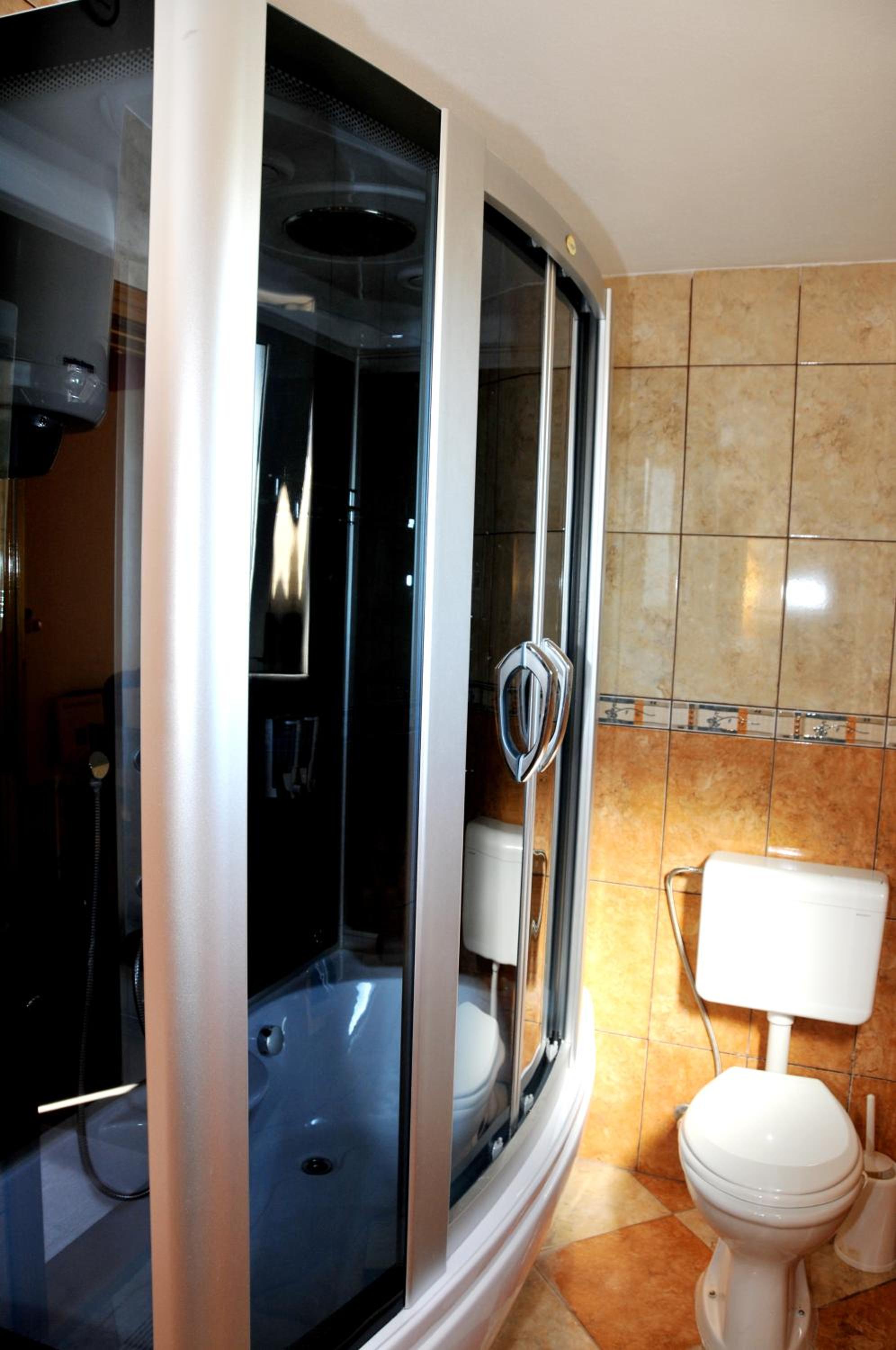 Luxury Two-Bedroom Apartment with Spa Bath and Terrace  - Photo 4
