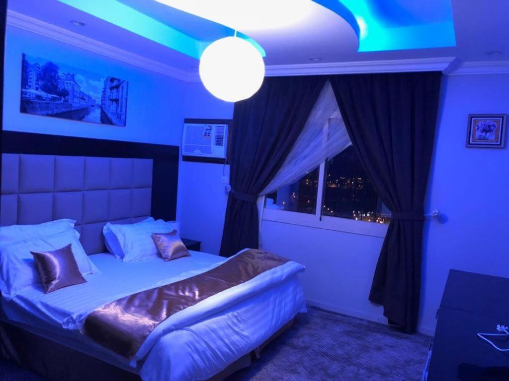 Apartment with Balcony photo 1