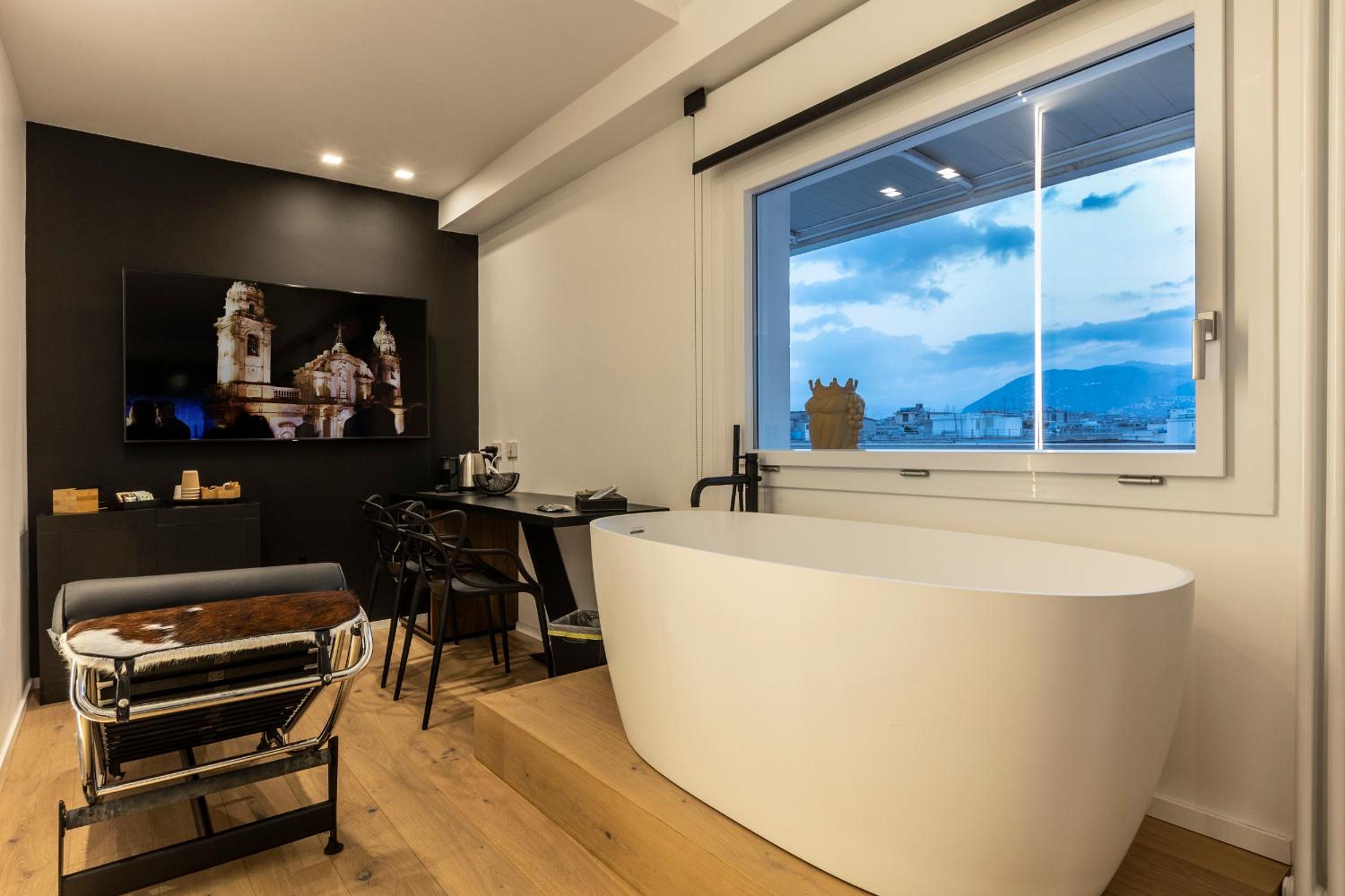 Queen Room with Spa Bath - Photo 3