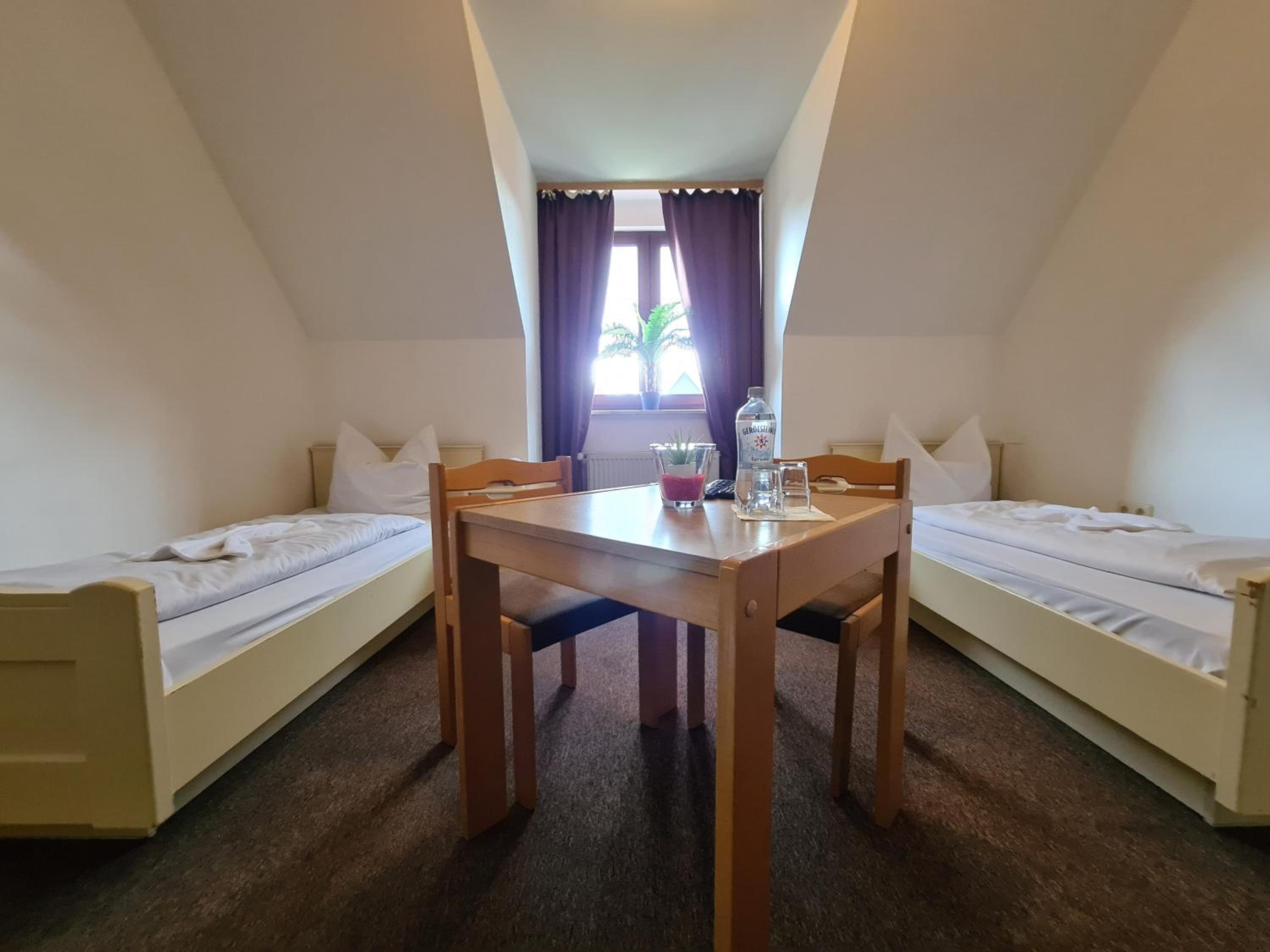 Twin Room - Photo 10
