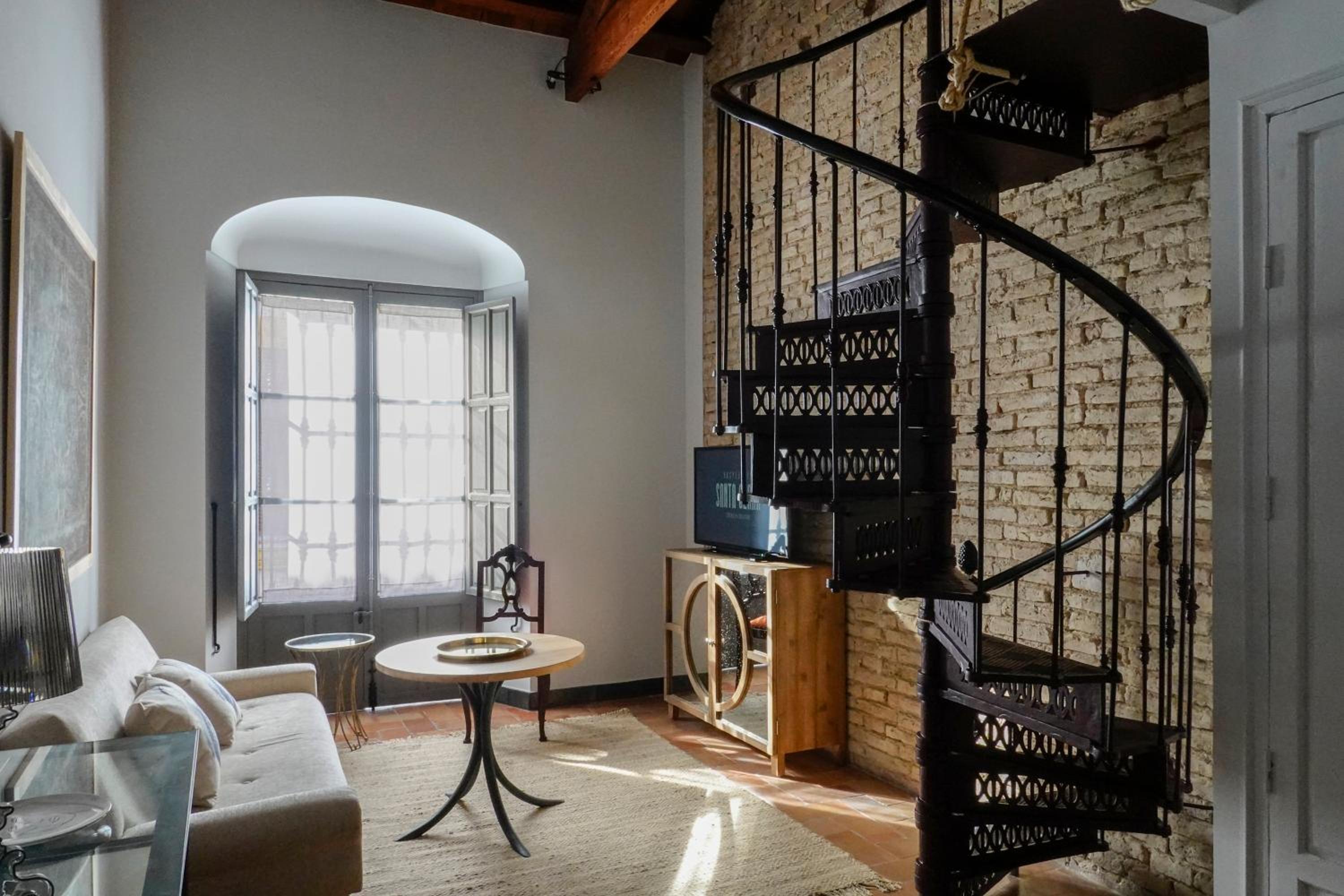 Superior Suite - Photo 12