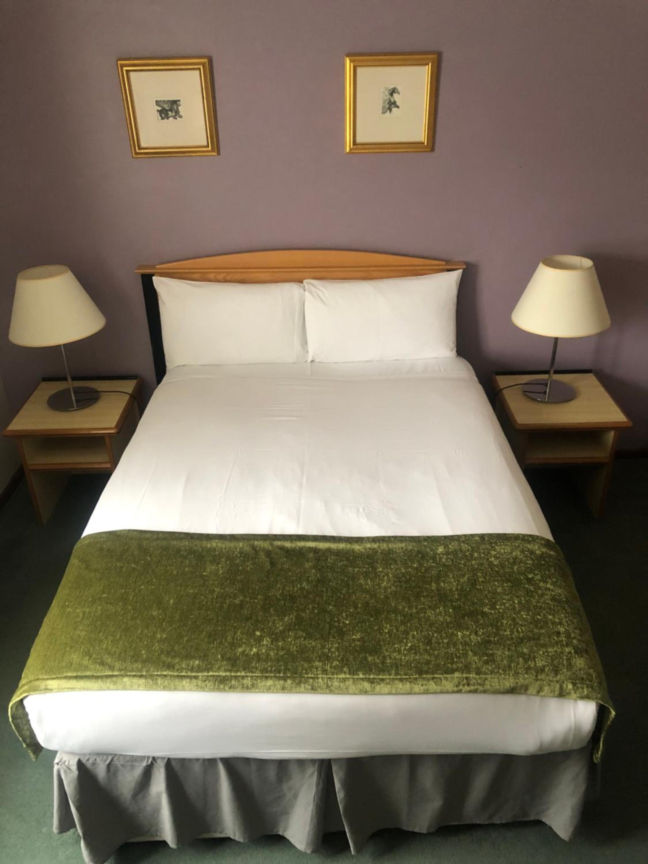 Standard Double Room - Photo 9