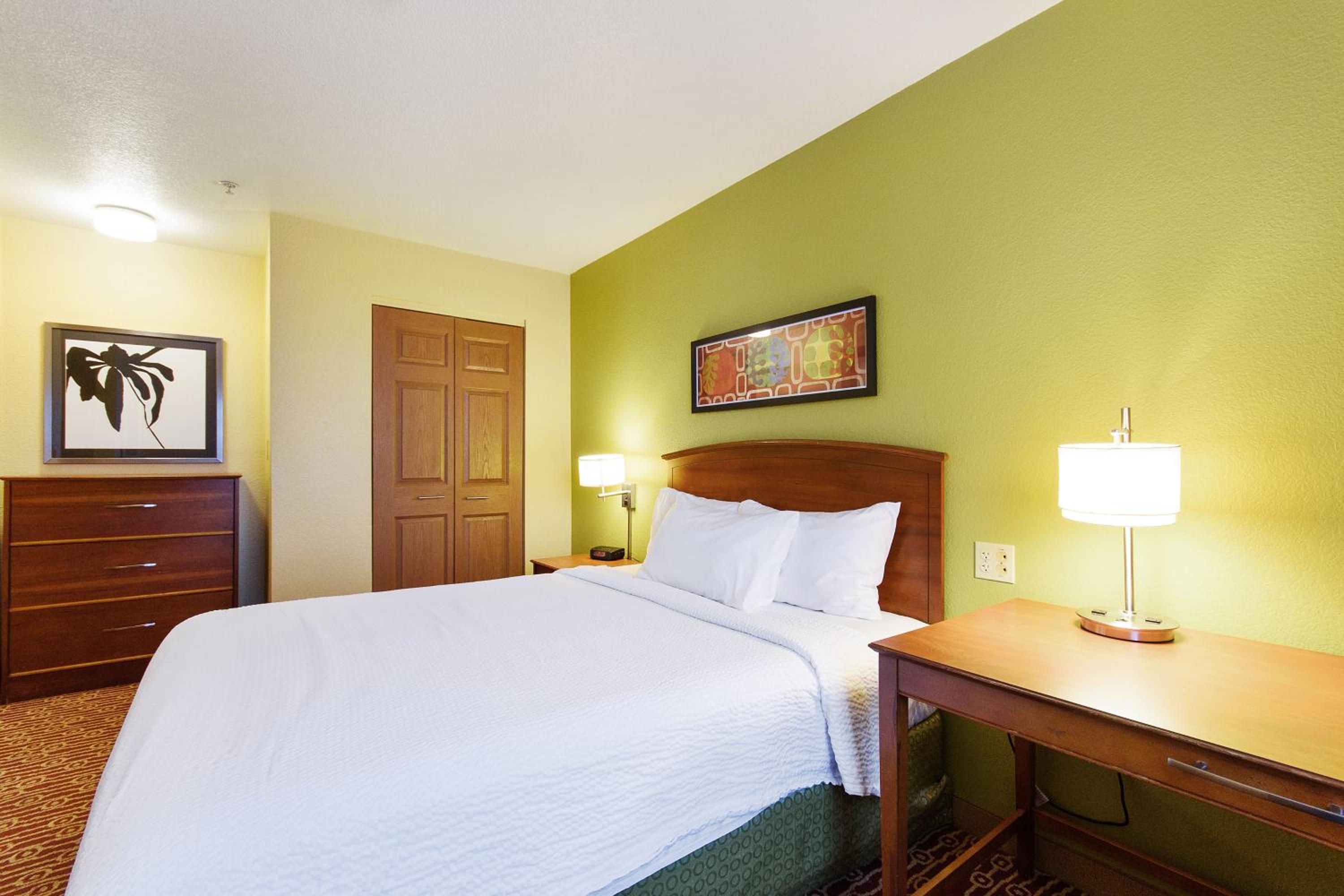 2 Bedroom Suite 2 Queen Beds Non-Smoking - Photo 13