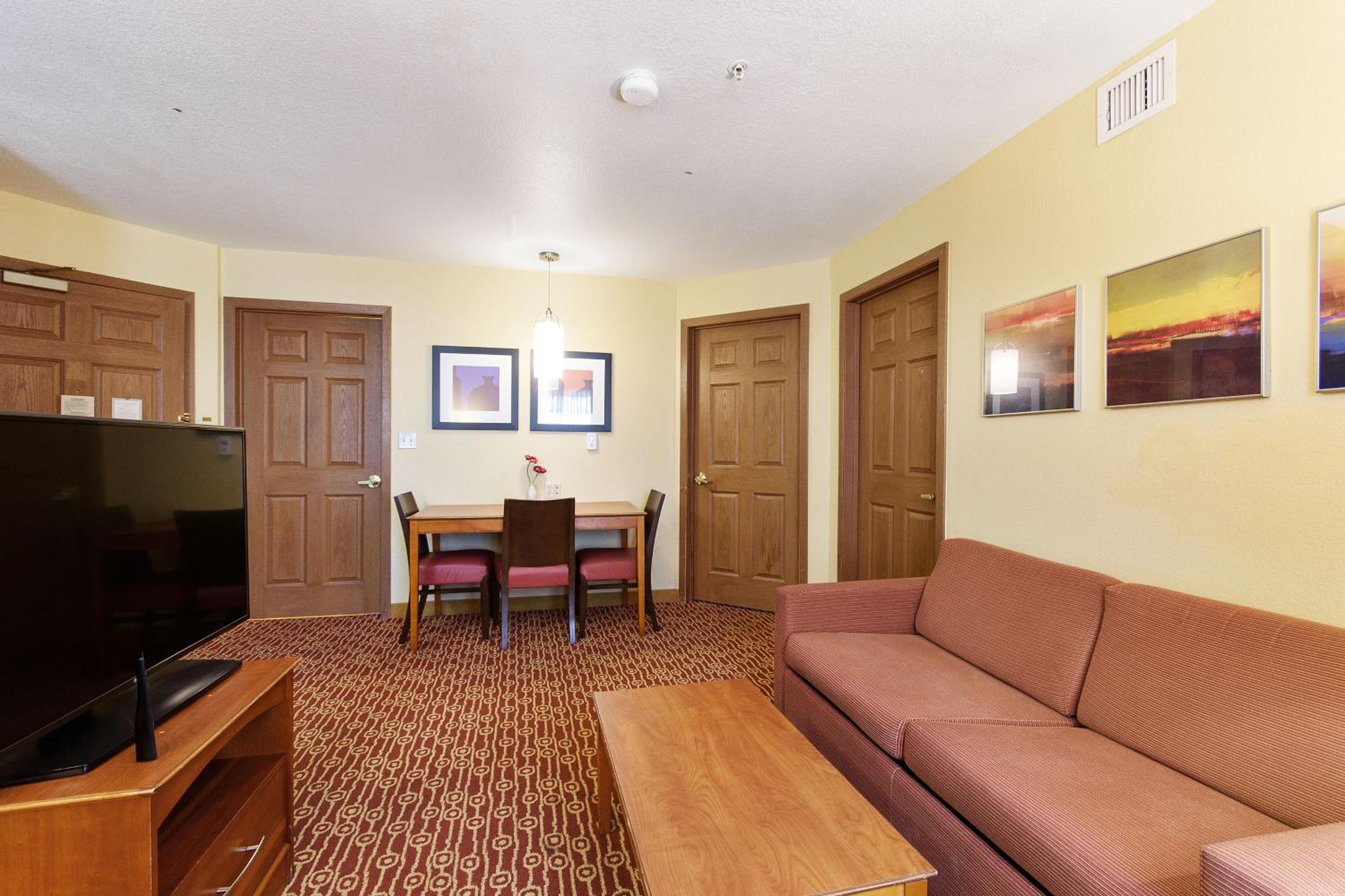 2 Bedroom Suite 2 Queen Beds Non-Smoking - Photo 5