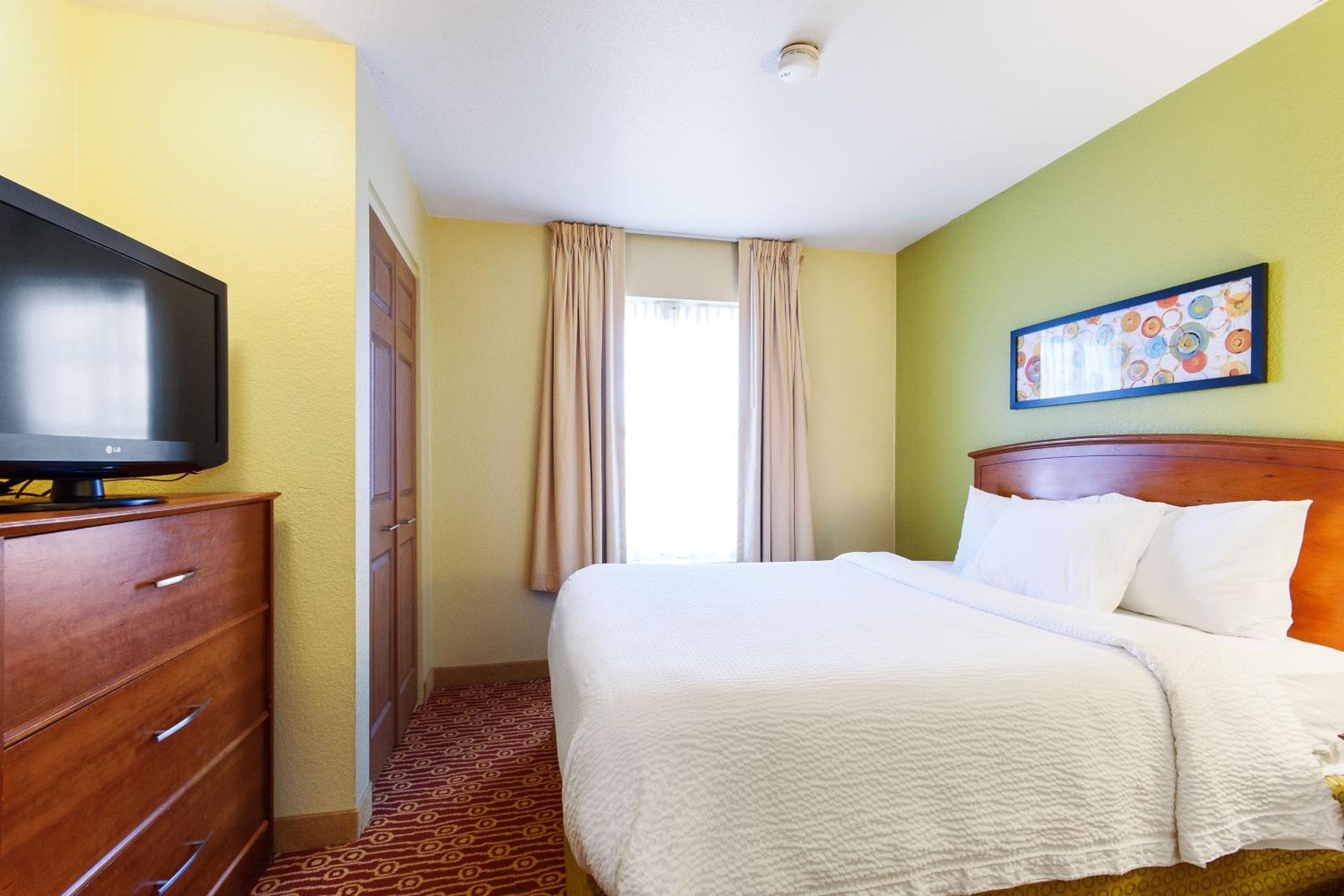 2 Bedroom Suite 2 Queen Beds Non-Smoking - Photo 7