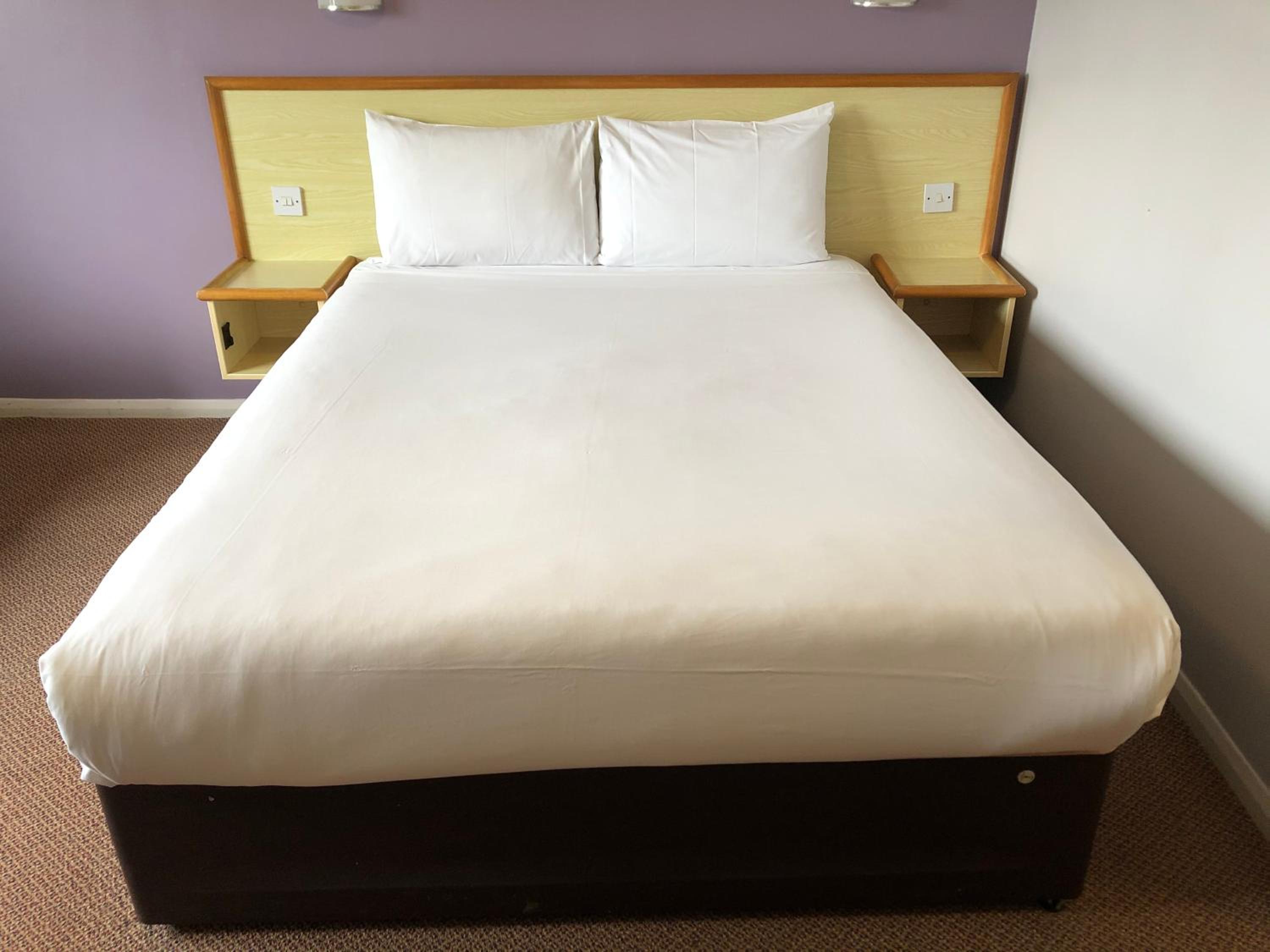 Twin Room - Disability Access - Photo 7