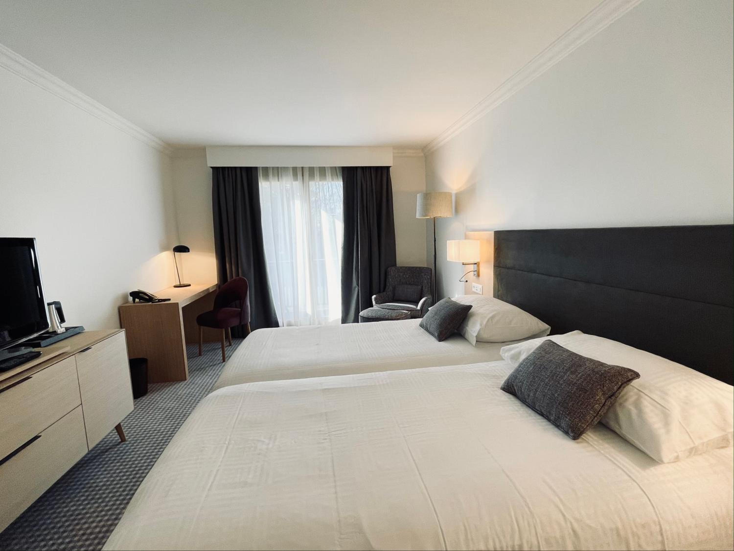 Standard Twin Room - Photo 3