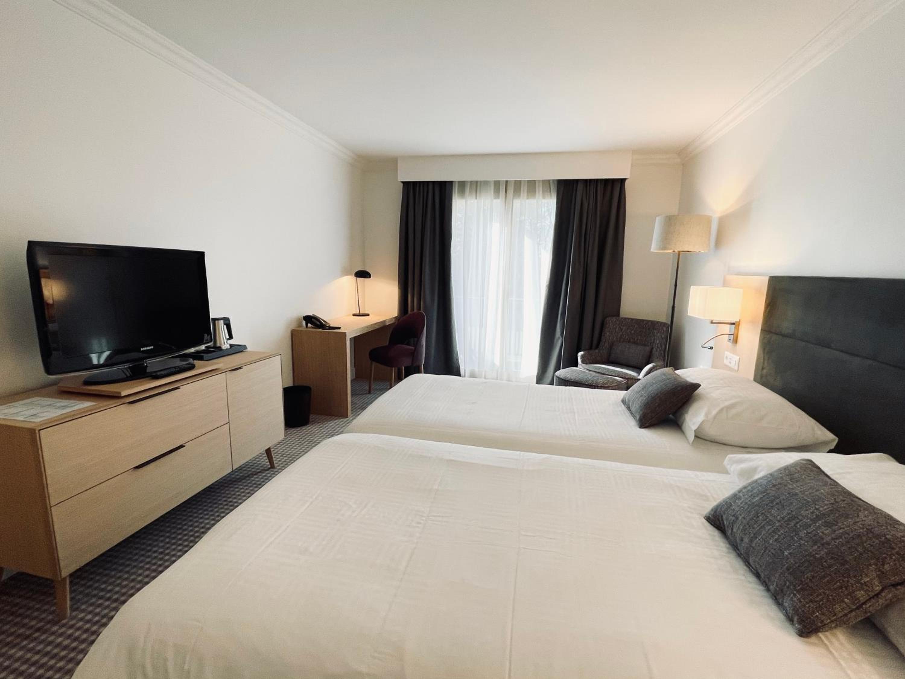 Standard Twin Room - Photo 4