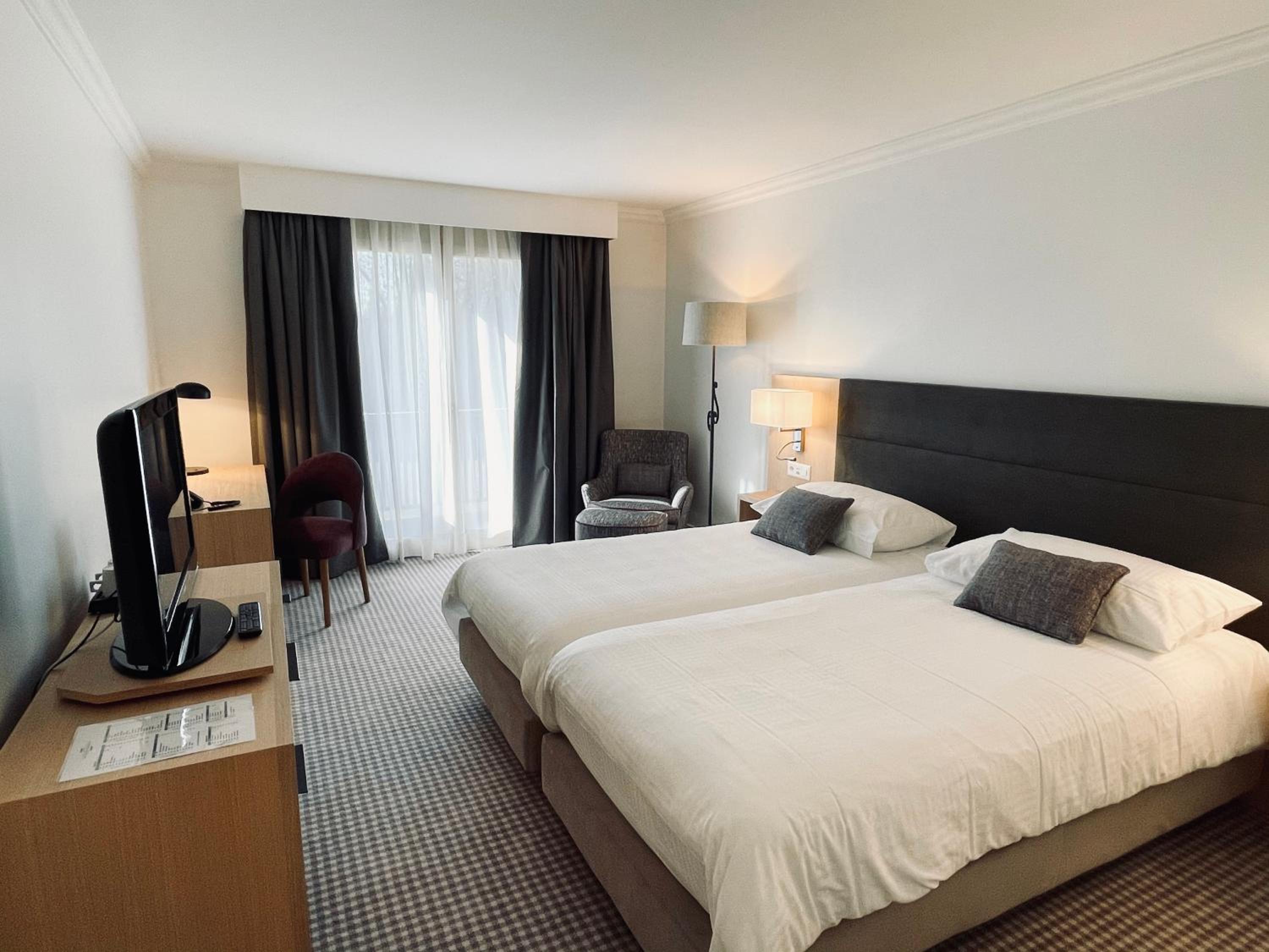 Standard Twin Room - Photo 1
