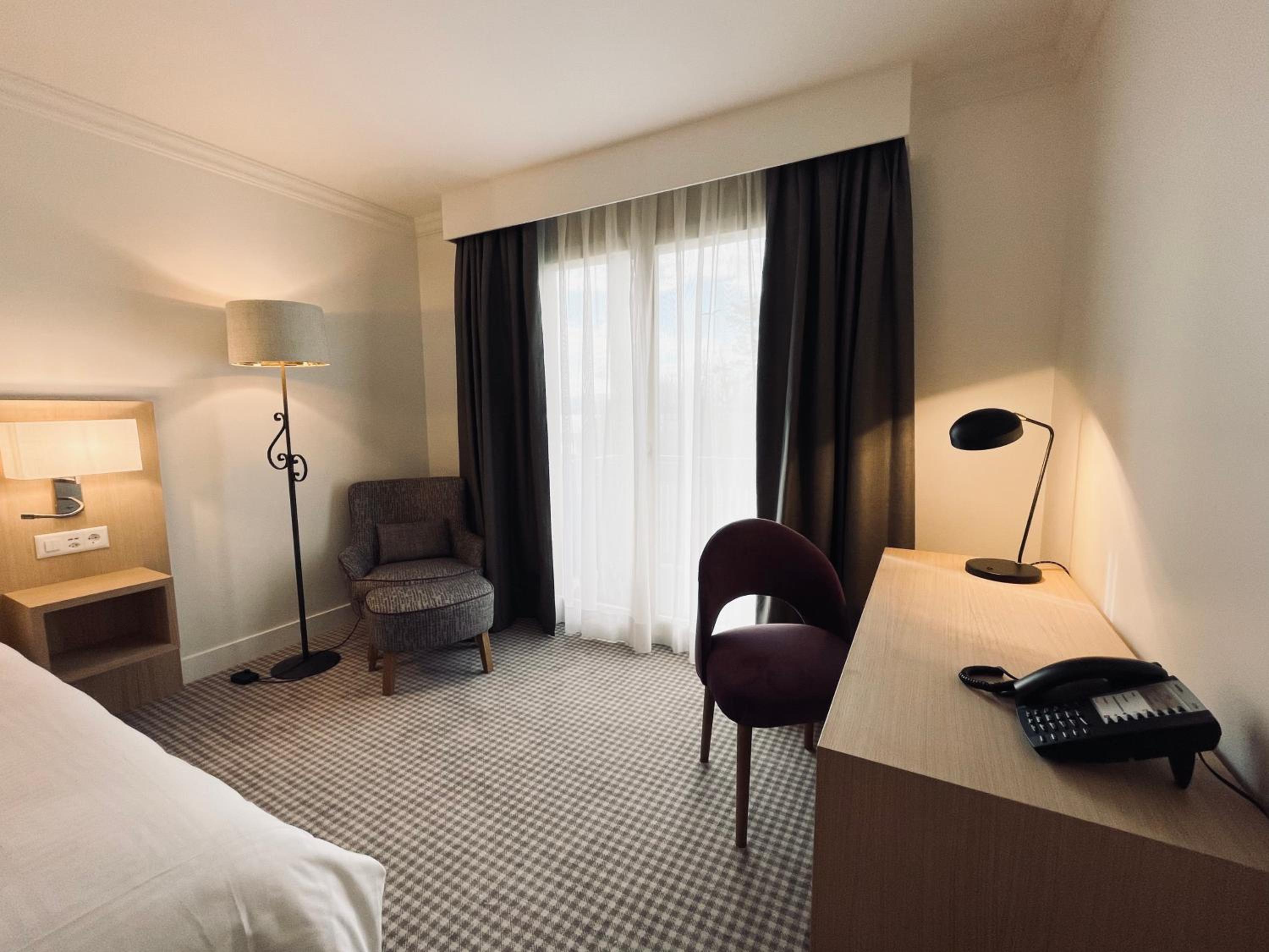 Standard Double Room - Photo 2