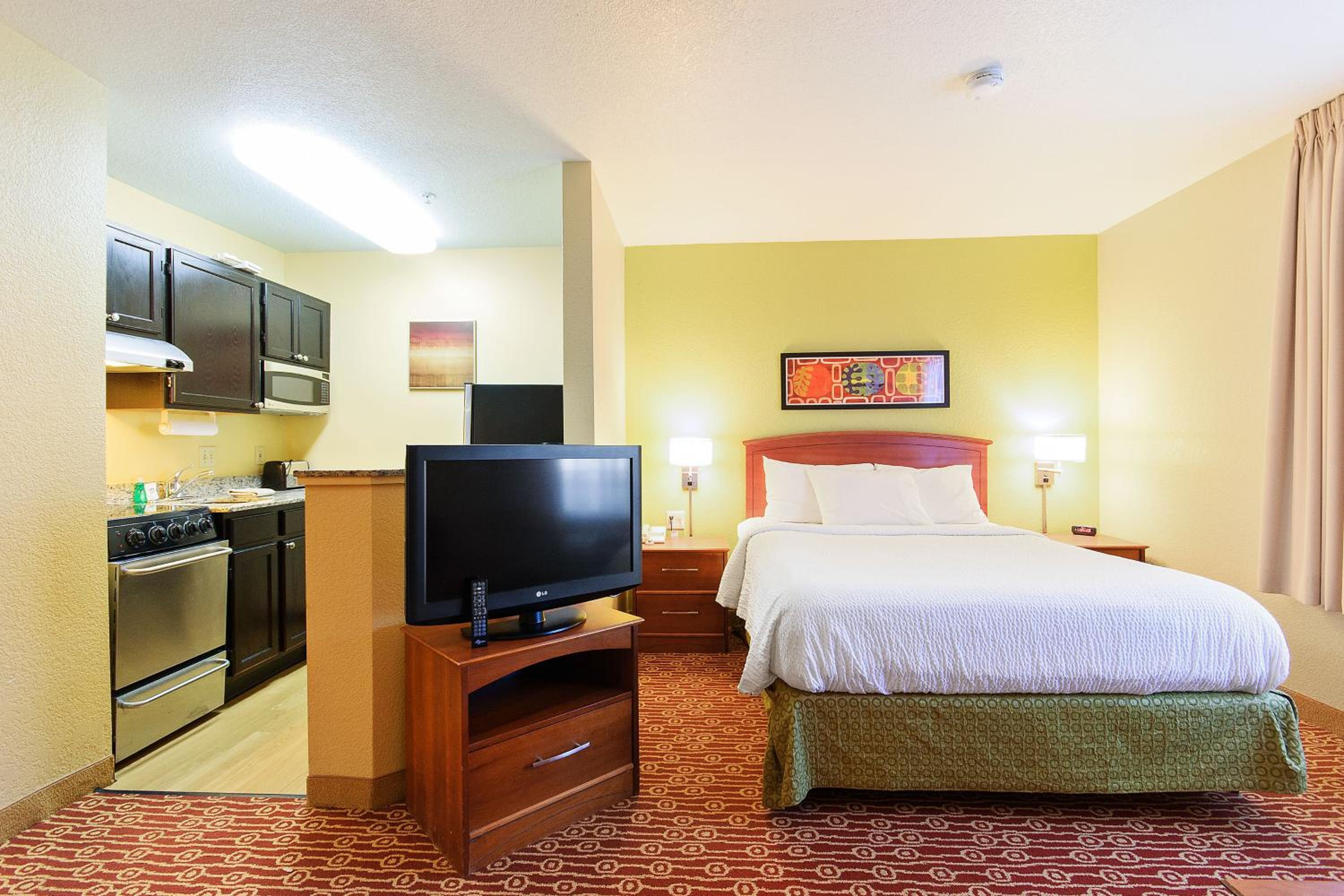 Deluxe studio 1 Queen Bed Non-Smoking - Photo 12