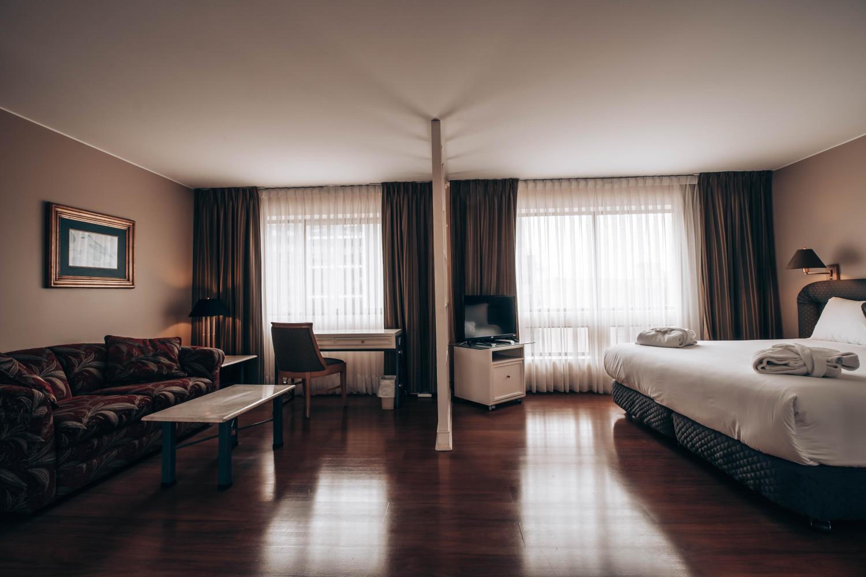 Junior King Suite - Photo 3