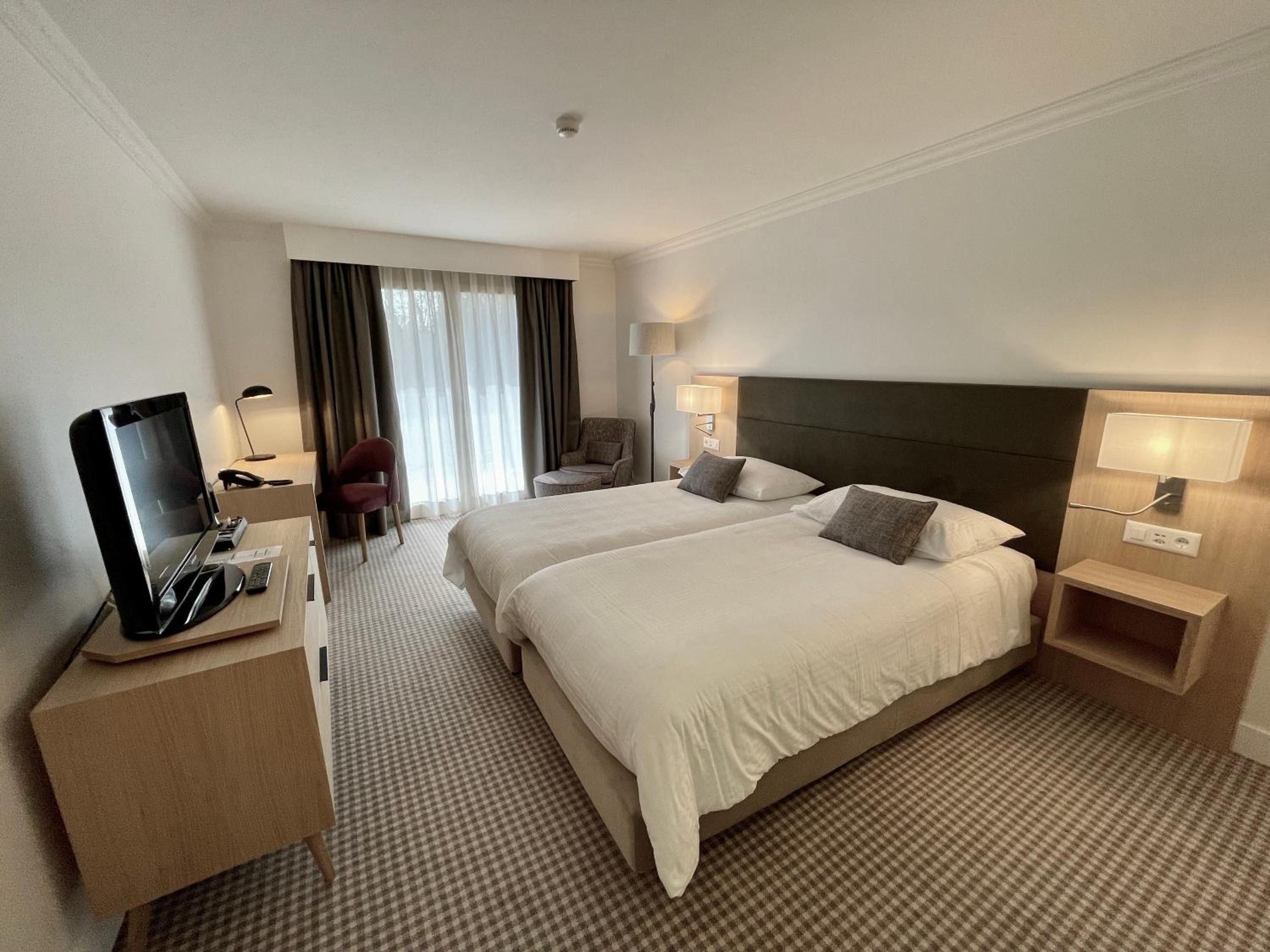 Twin Room with Terrace and Garden View - Photo 6