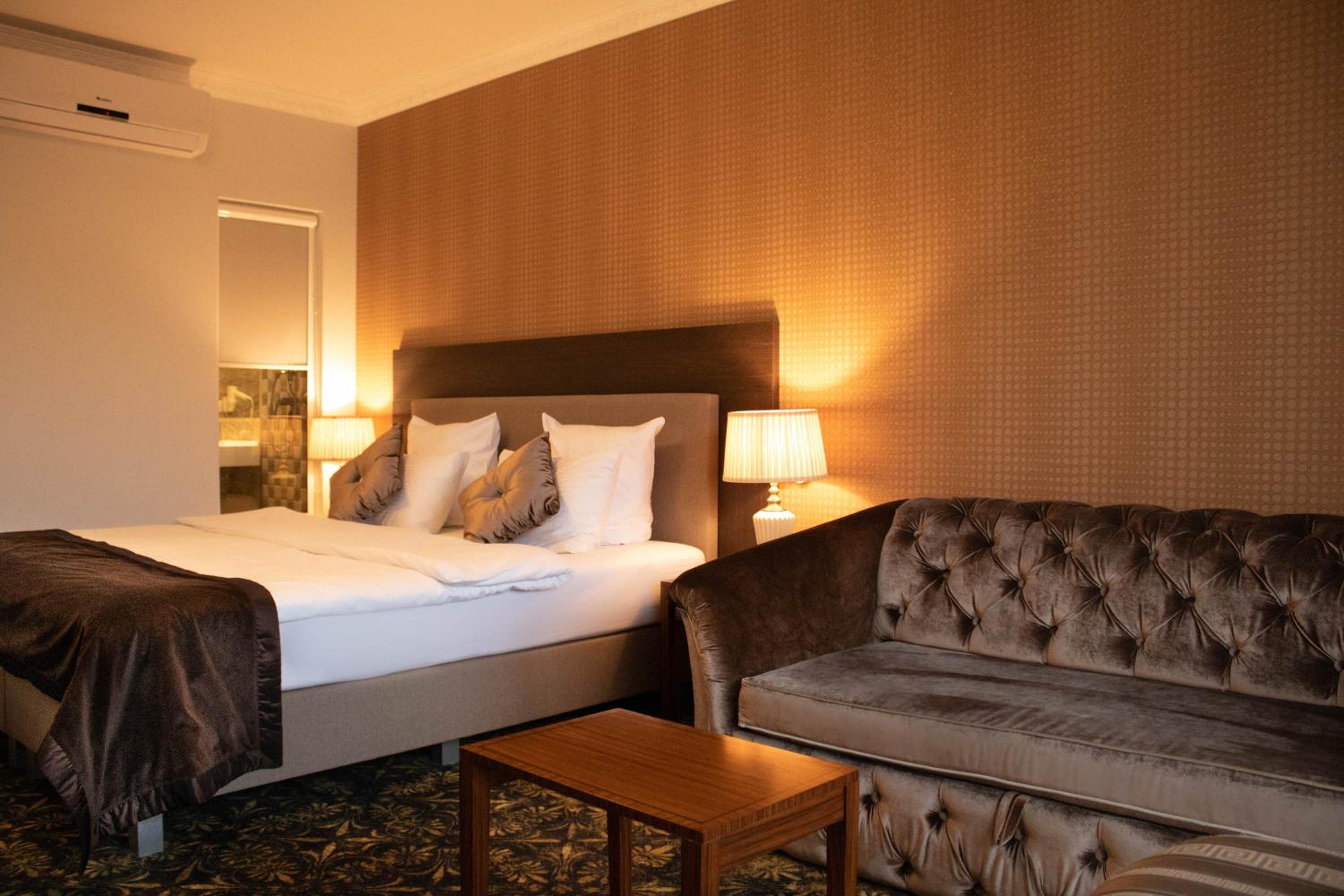 Deluxe Double Room with Balcony - Photo 1