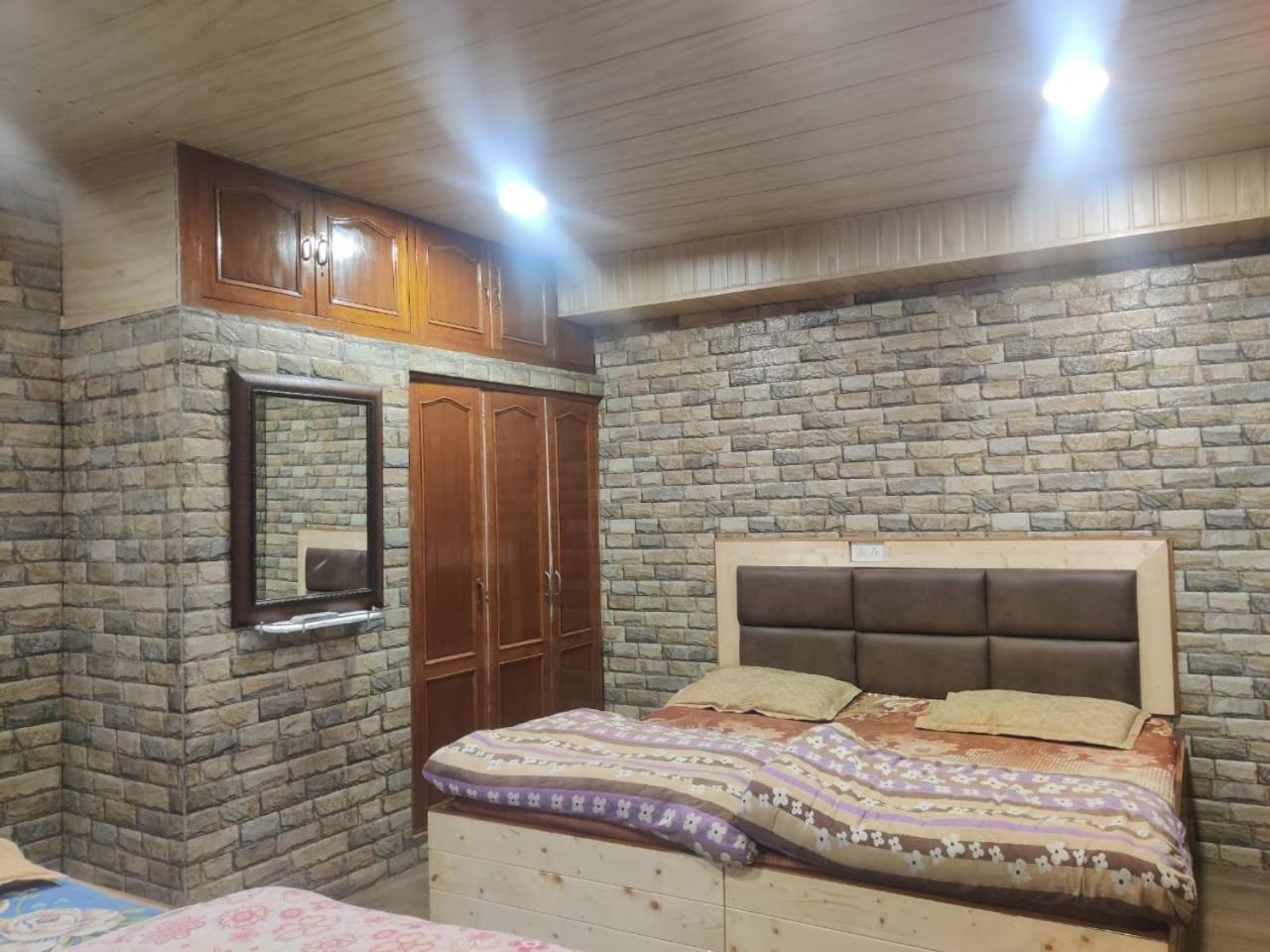 Classic Quadruple Room - Photo 9