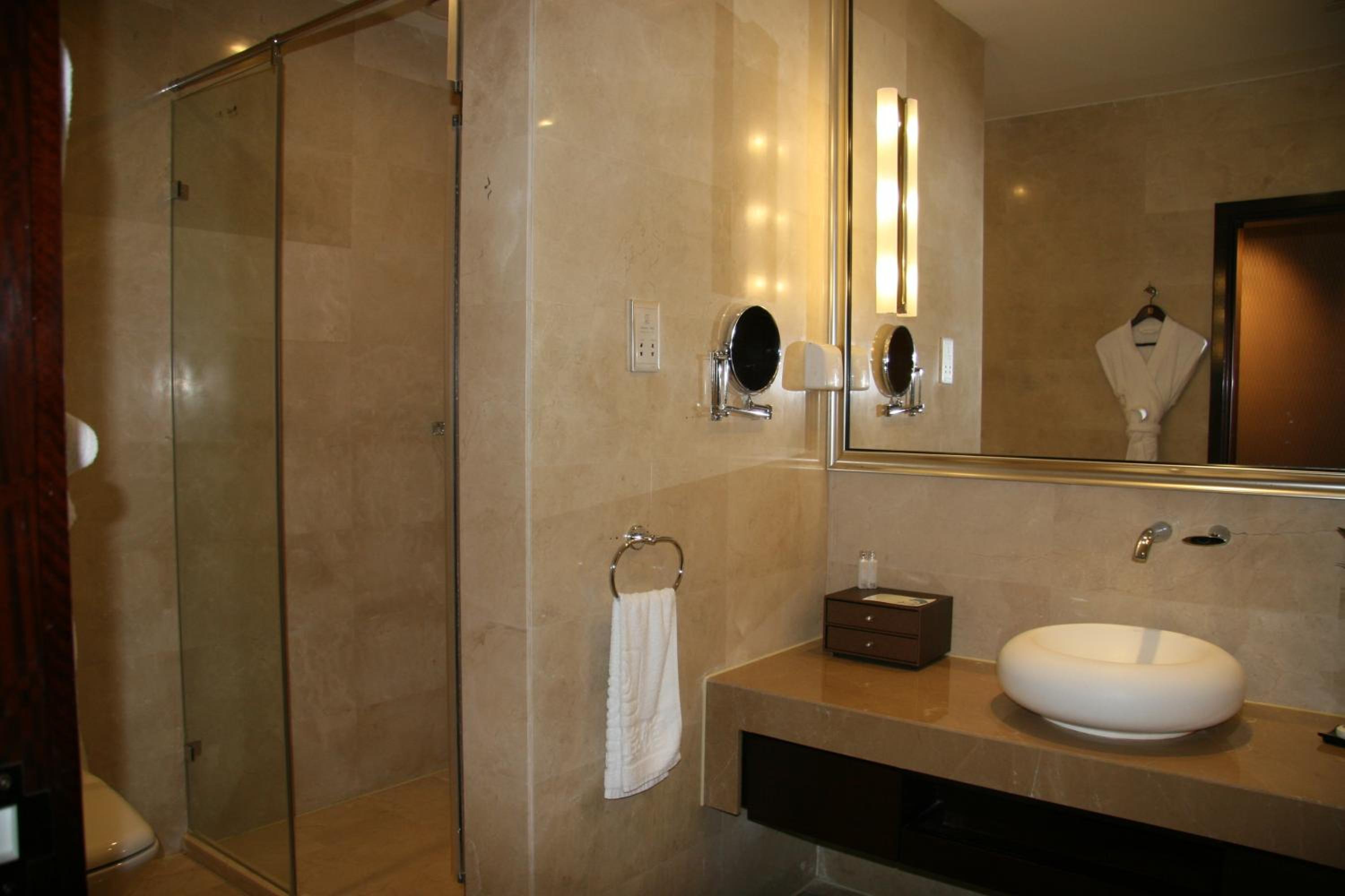 Deluxe Twin Room - Photo 3