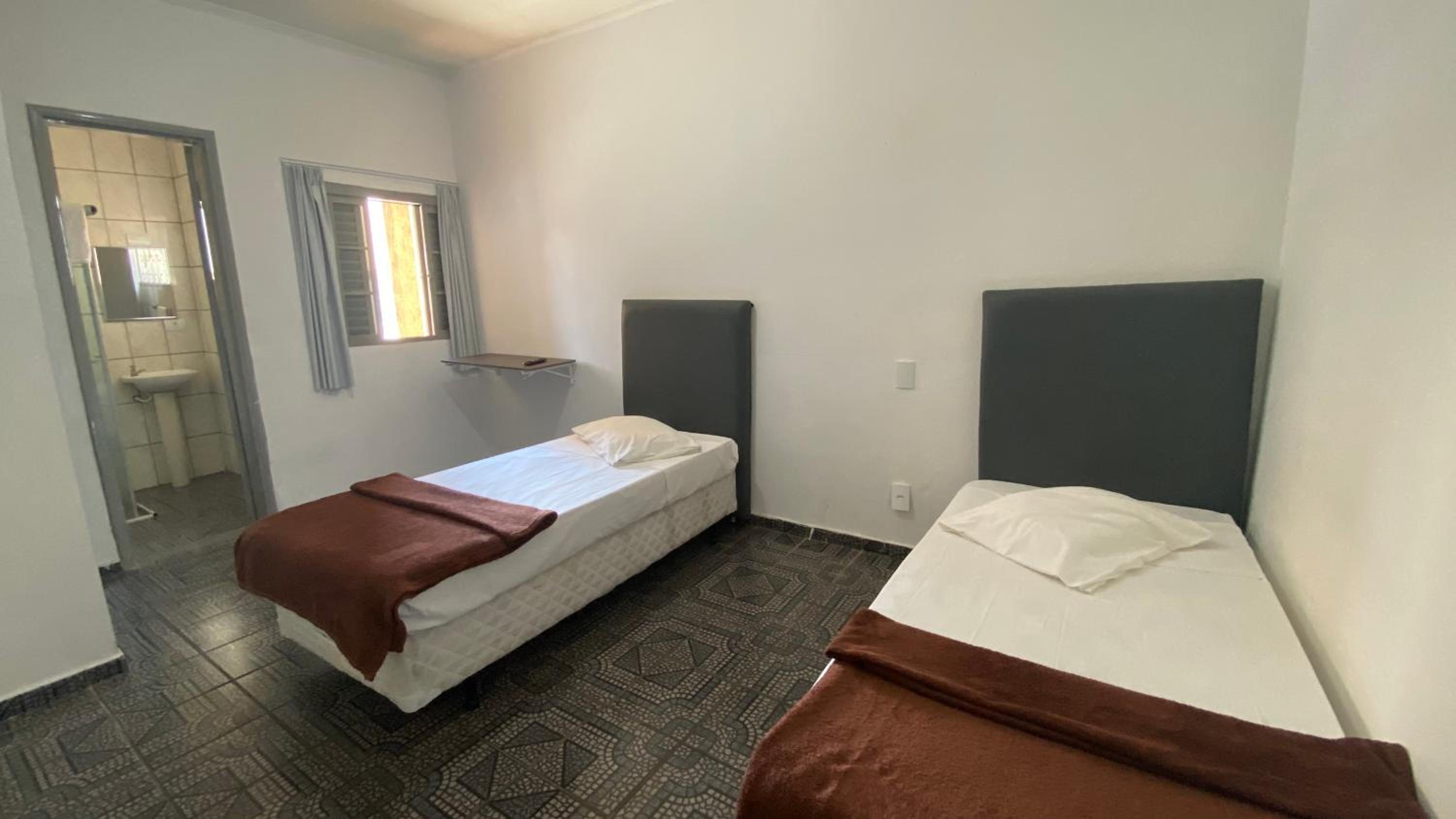 Twin Room - Photo 6