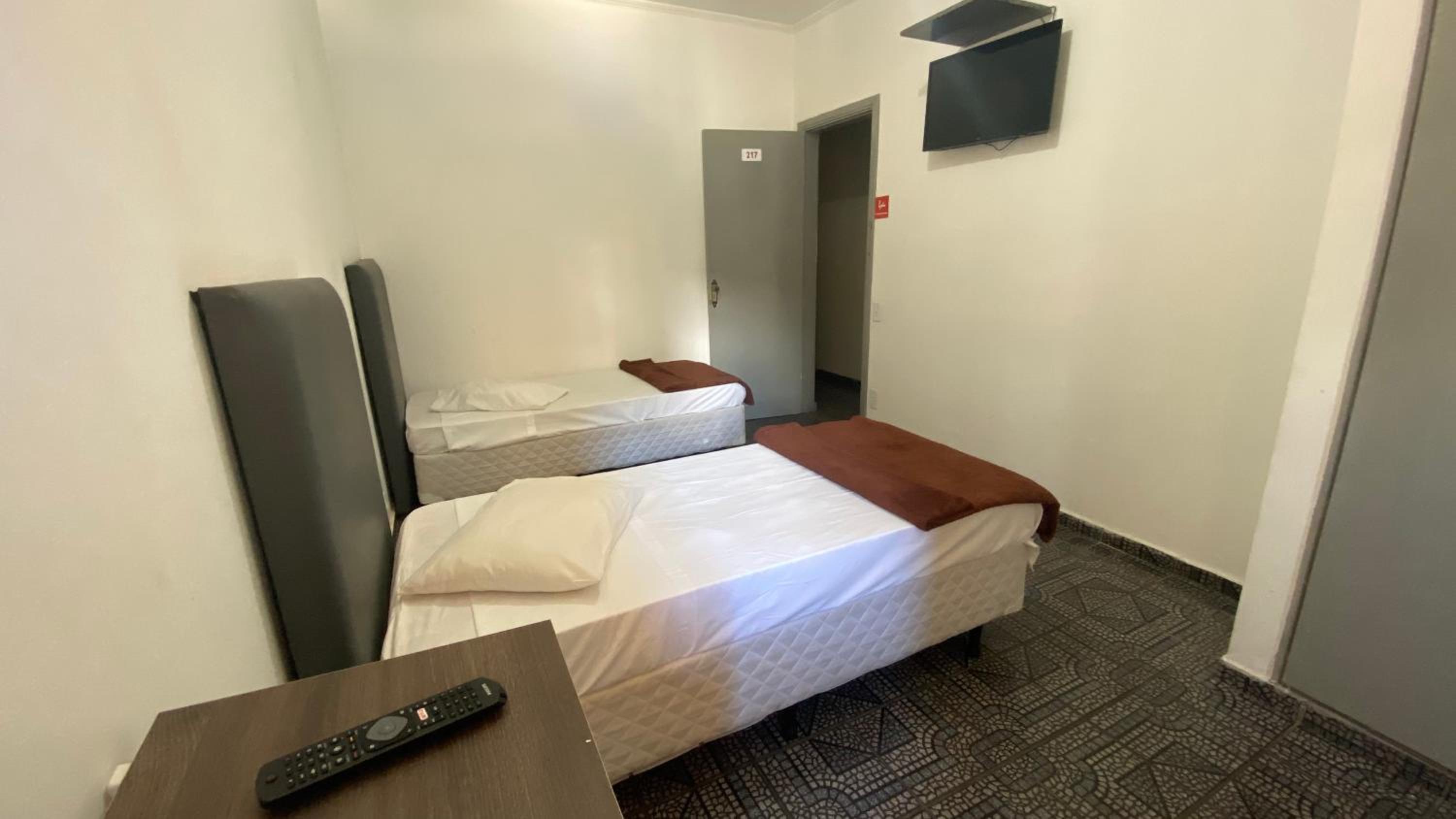Twin Room - Photo 8