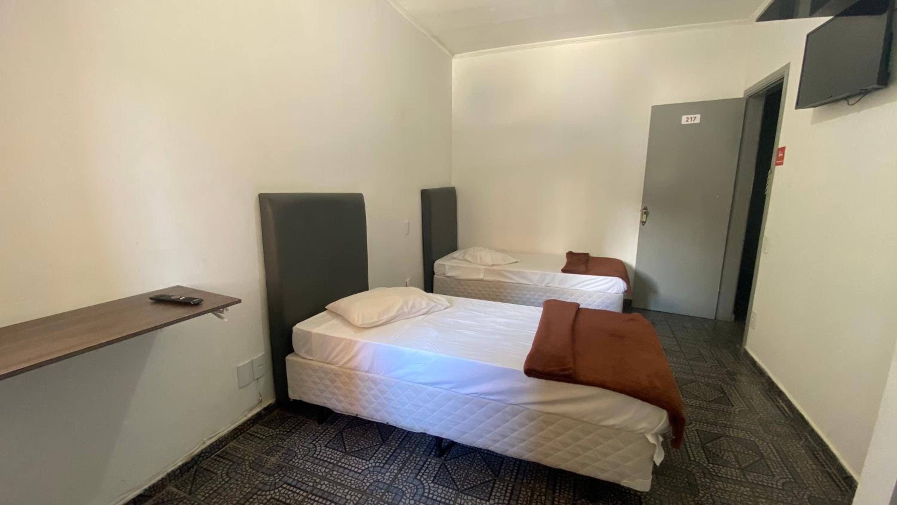Twin Room - Photo 2